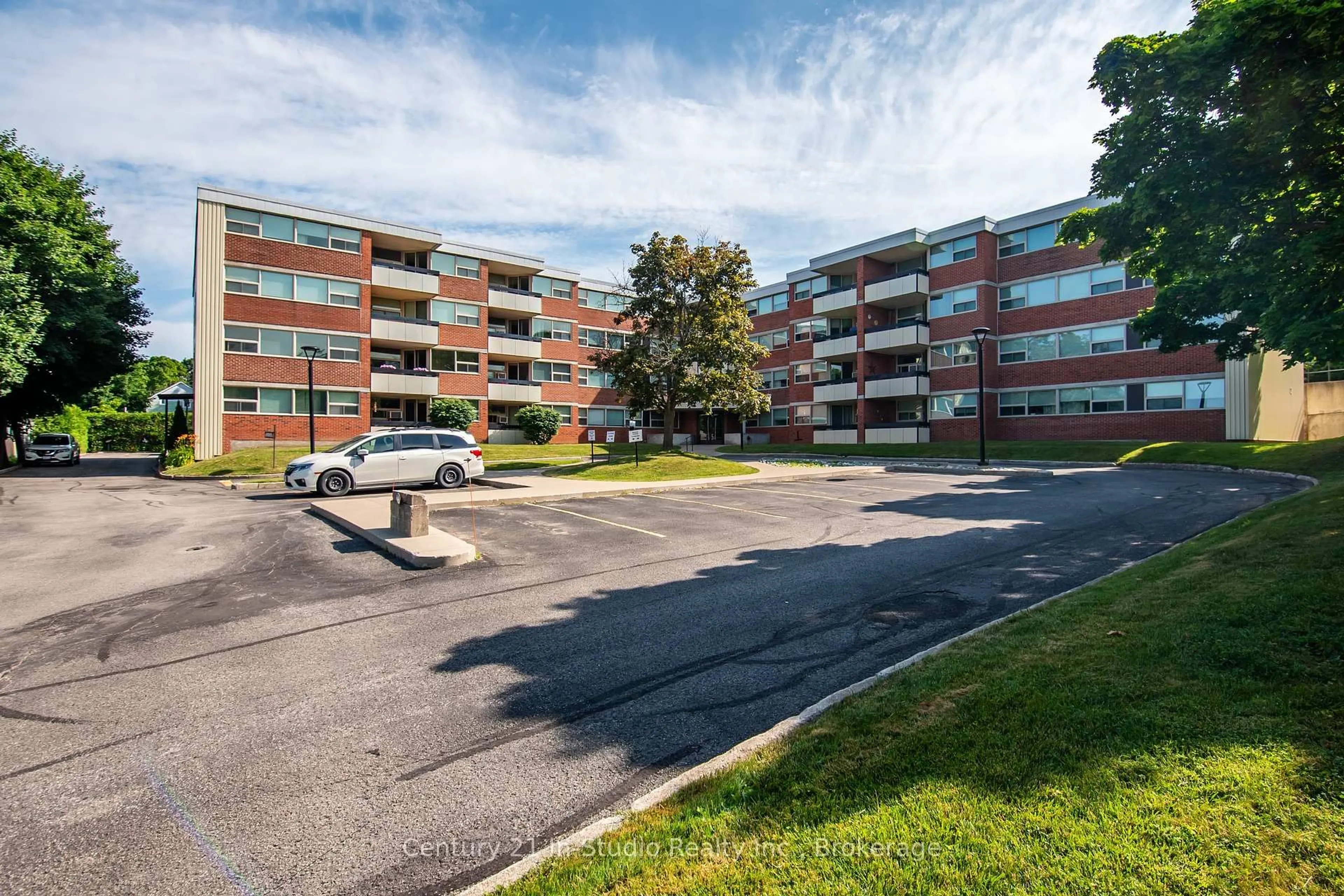 Unknown for 860 9th St #205, Owen Sound Ontario N4K 1R2