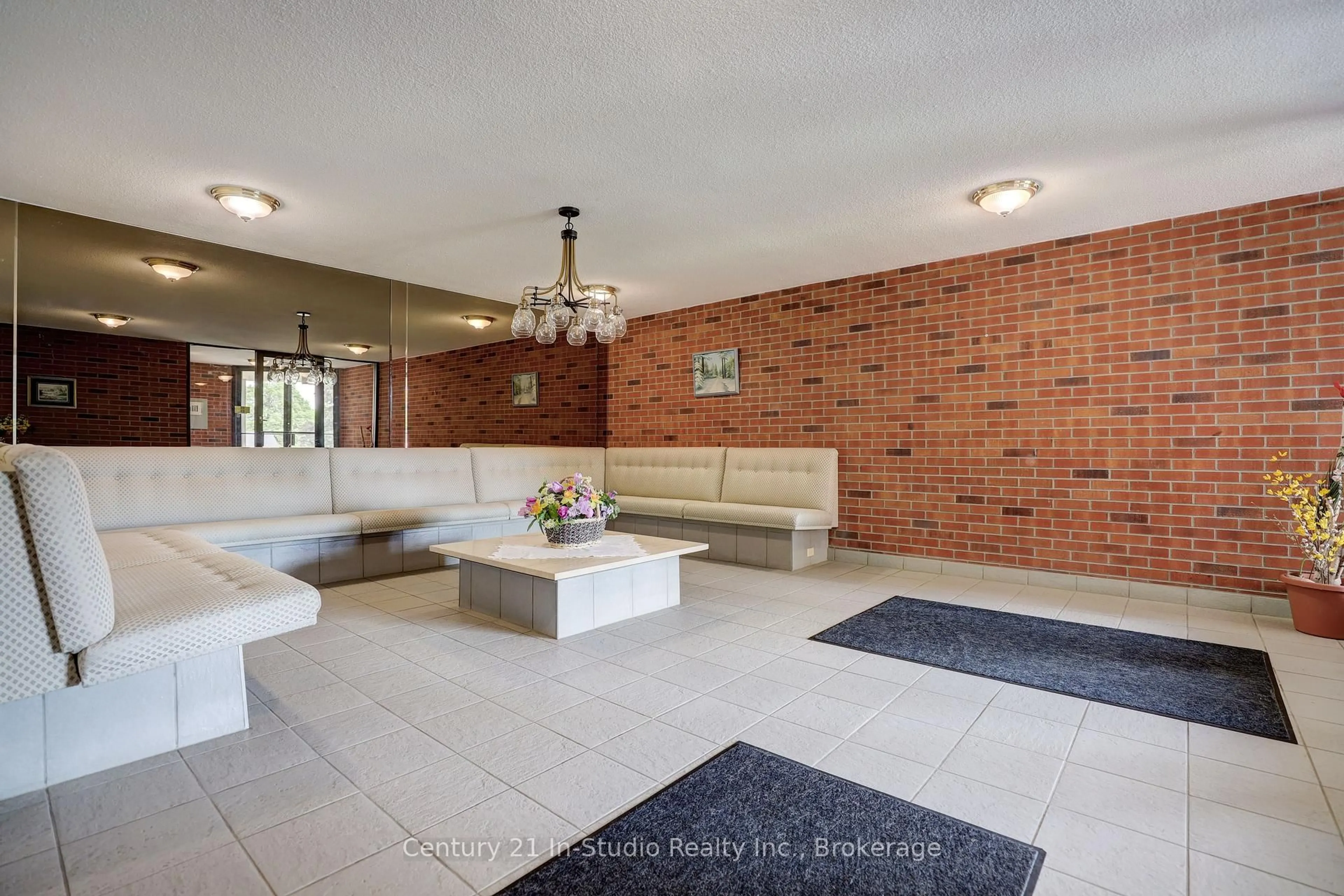 Lobby for 860 9th St #205, Owen Sound Ontario N4K 1R2