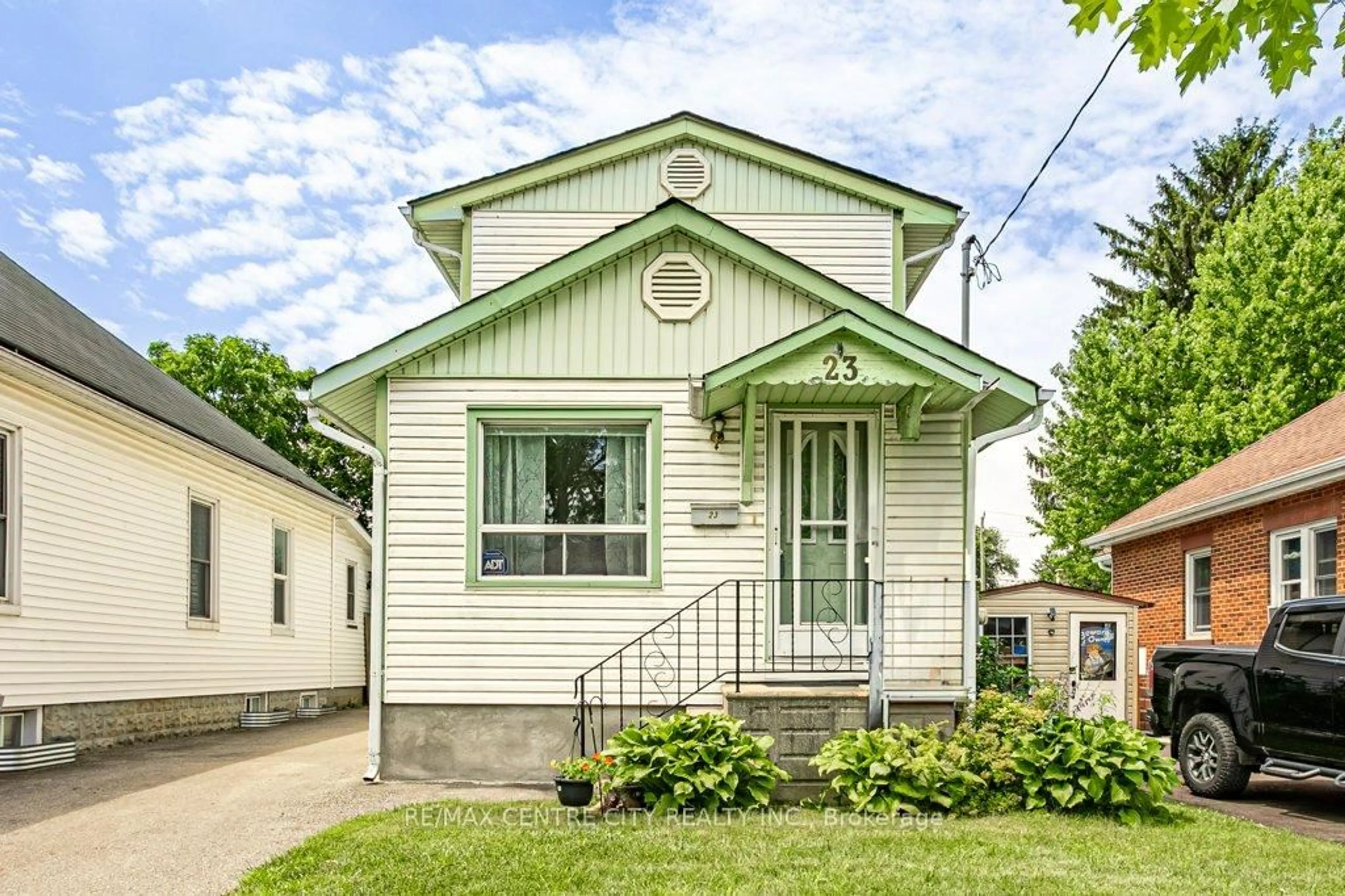 Home with vinyl exterior material, street for 23 Hyrdo St, London East Ontario N5Z 2H5
