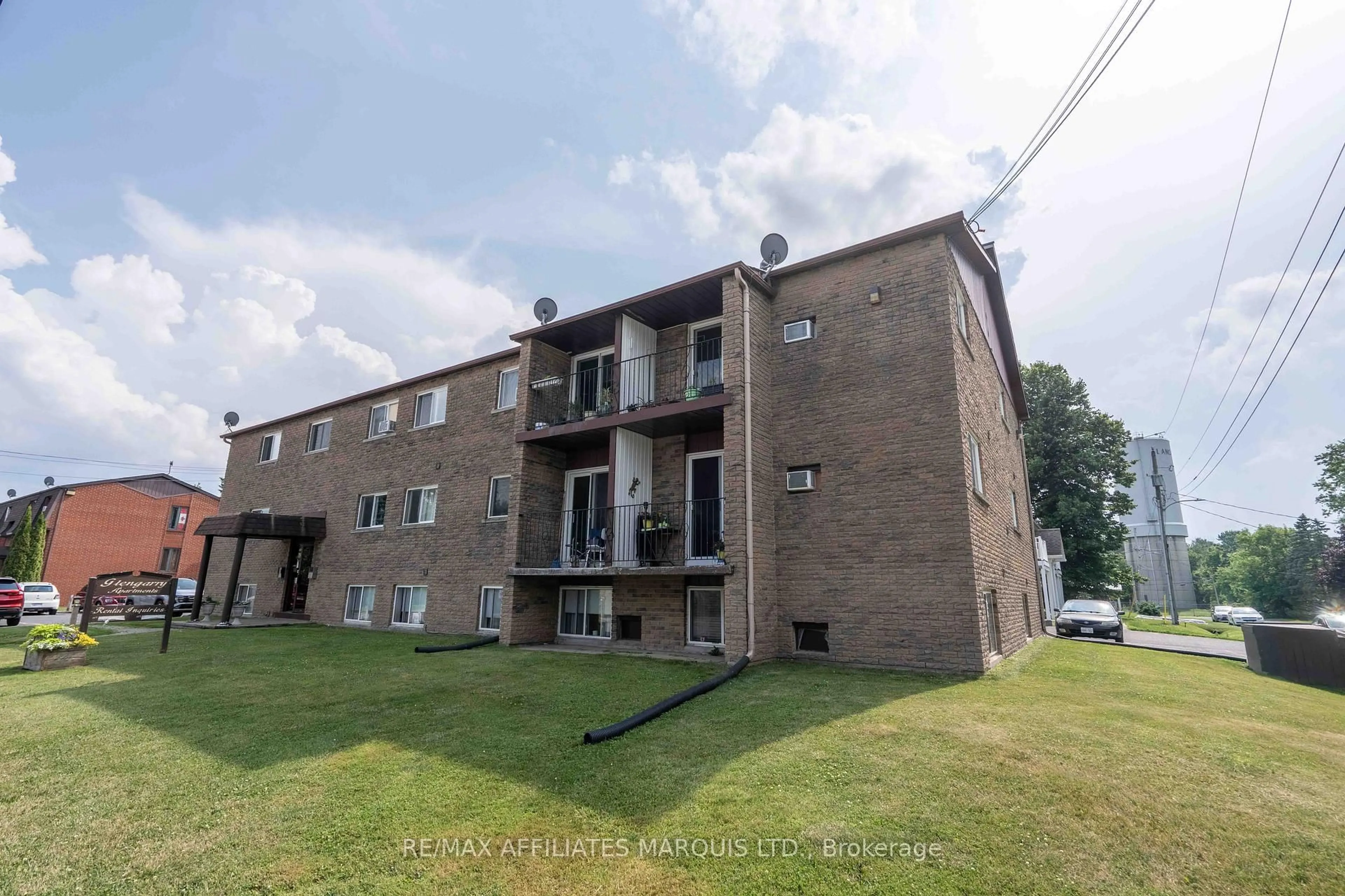A pic from outside/outdoor area/front of a property/back of a property/a pic from drone, building for 9-120 MILITARY Rd, Cornwall Ontario K0C 1N0