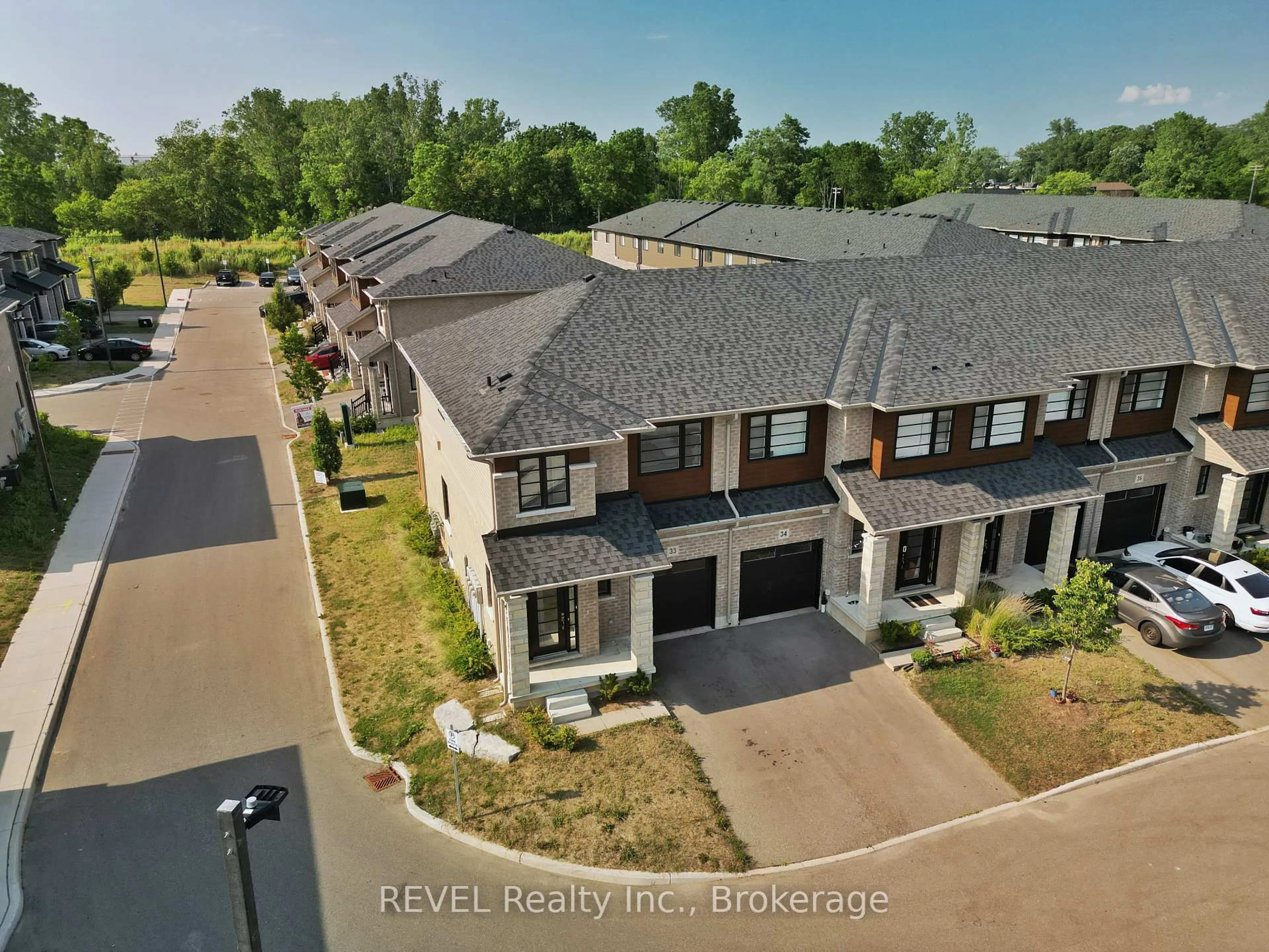 A pic from outside/outdoor area/front of a property/back of a property/a pic from drone, street for 520 GREY St #33, Brantford Ontario N3S 0K1