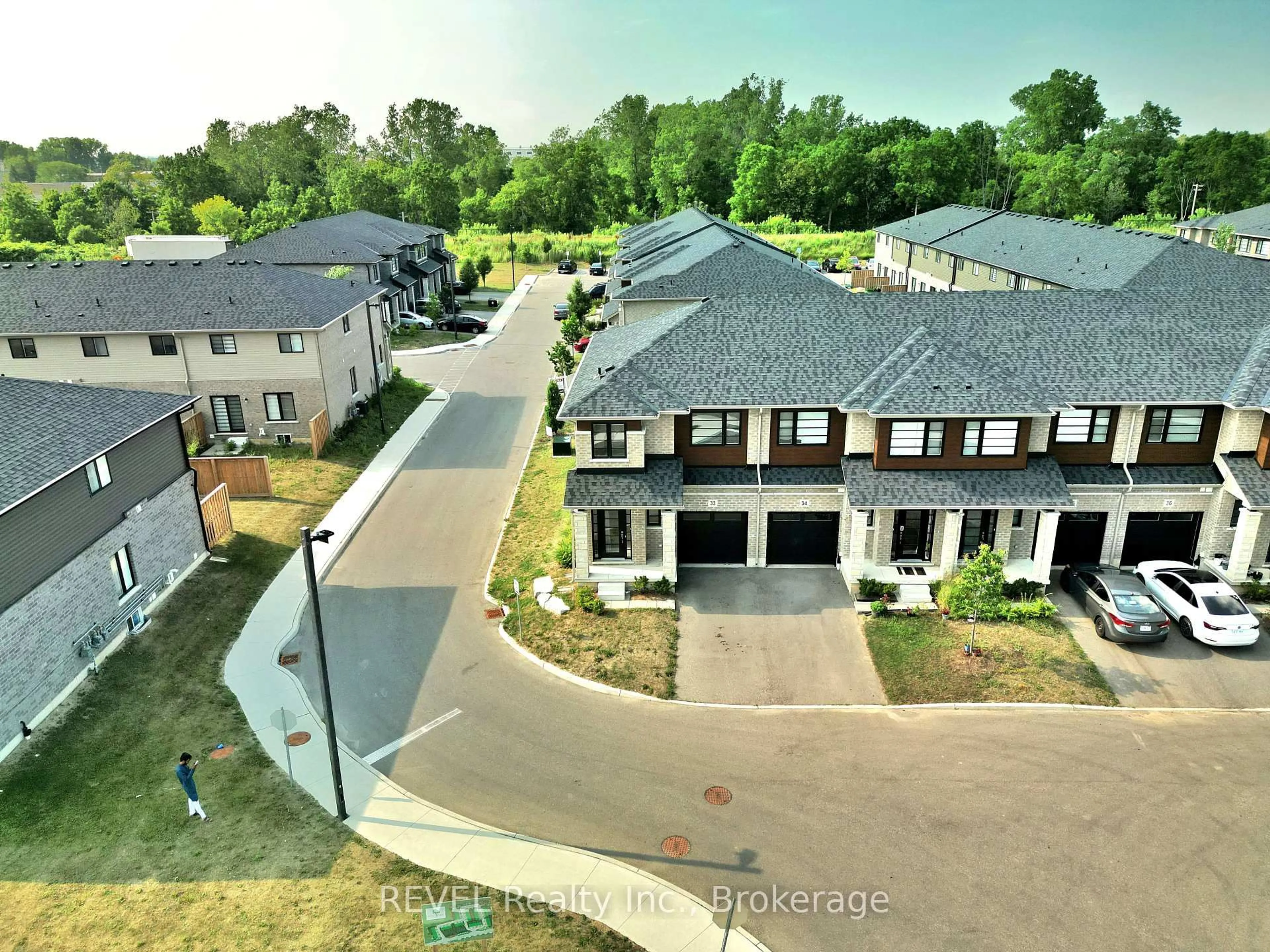 A pic from outside/outdoor area/front of a property/back of a property/a pic from drone, mountain view for 520 GREY St #33, Brantford Ontario N3S 0K1