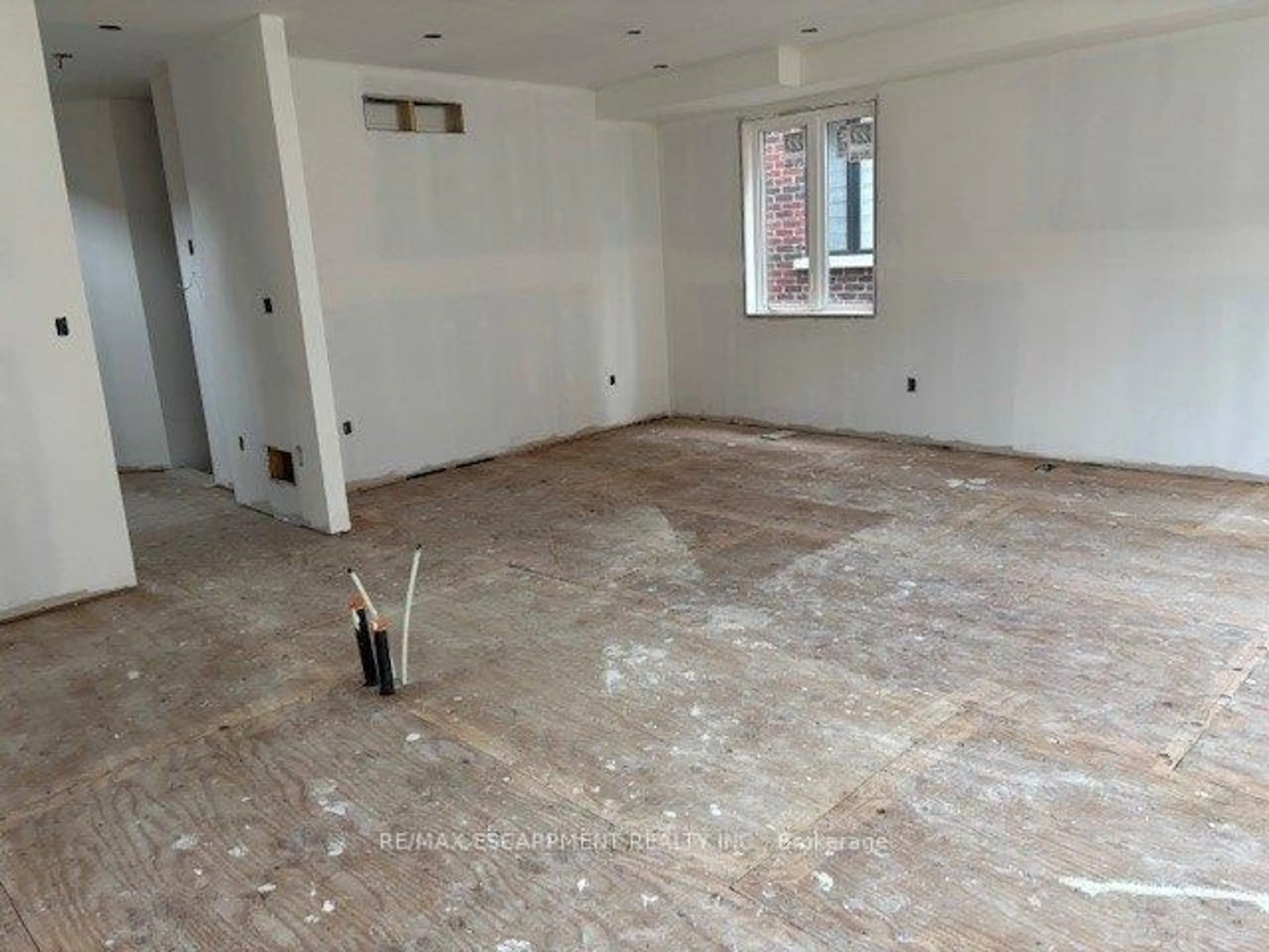 A pic of a room for 24 Sagewood Dr, Hamilton Ontario L9B 0K7