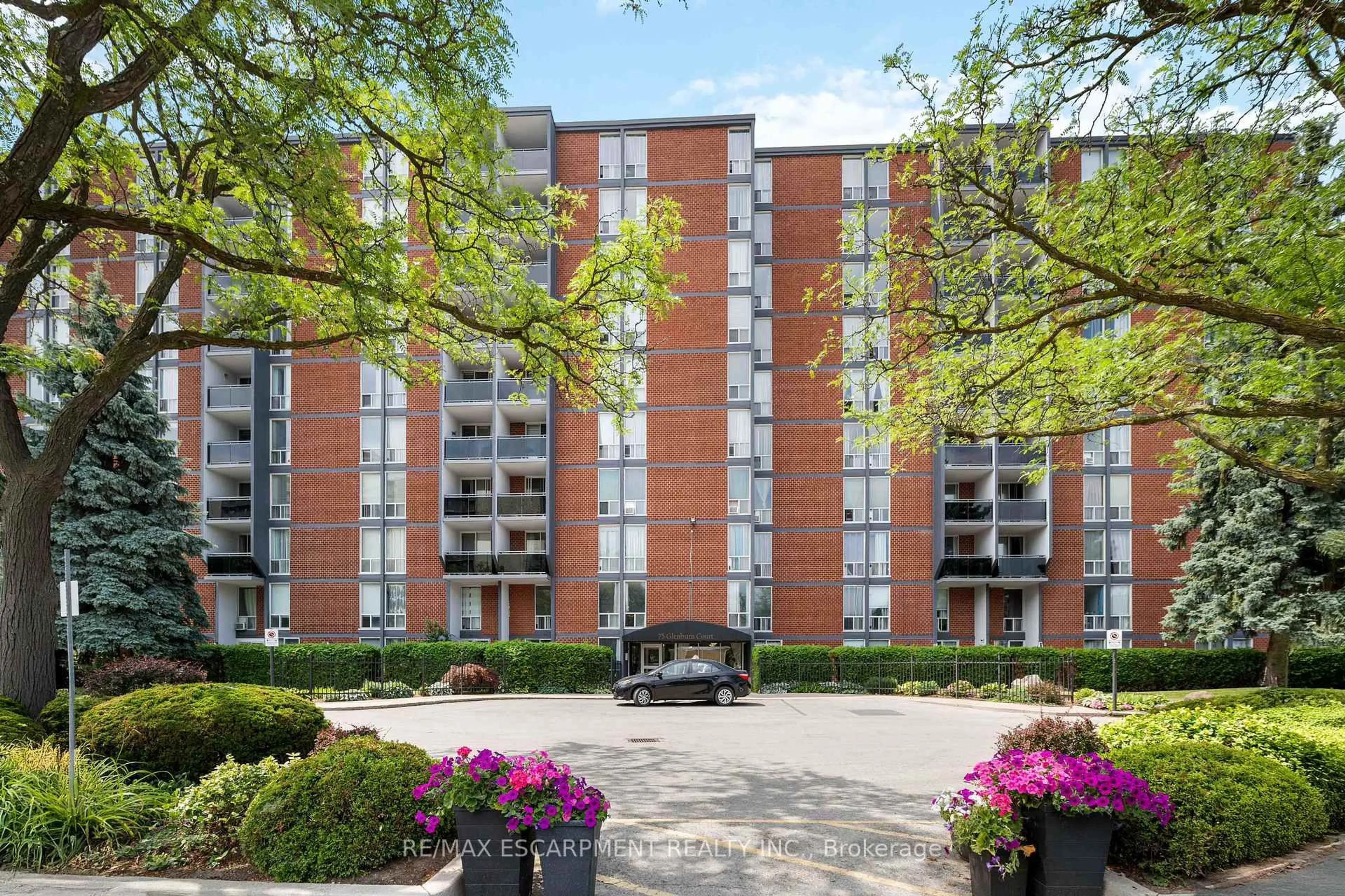Patio, building for 75 Glenburn Crt #311, Hamilton Ontario L8E 1C7