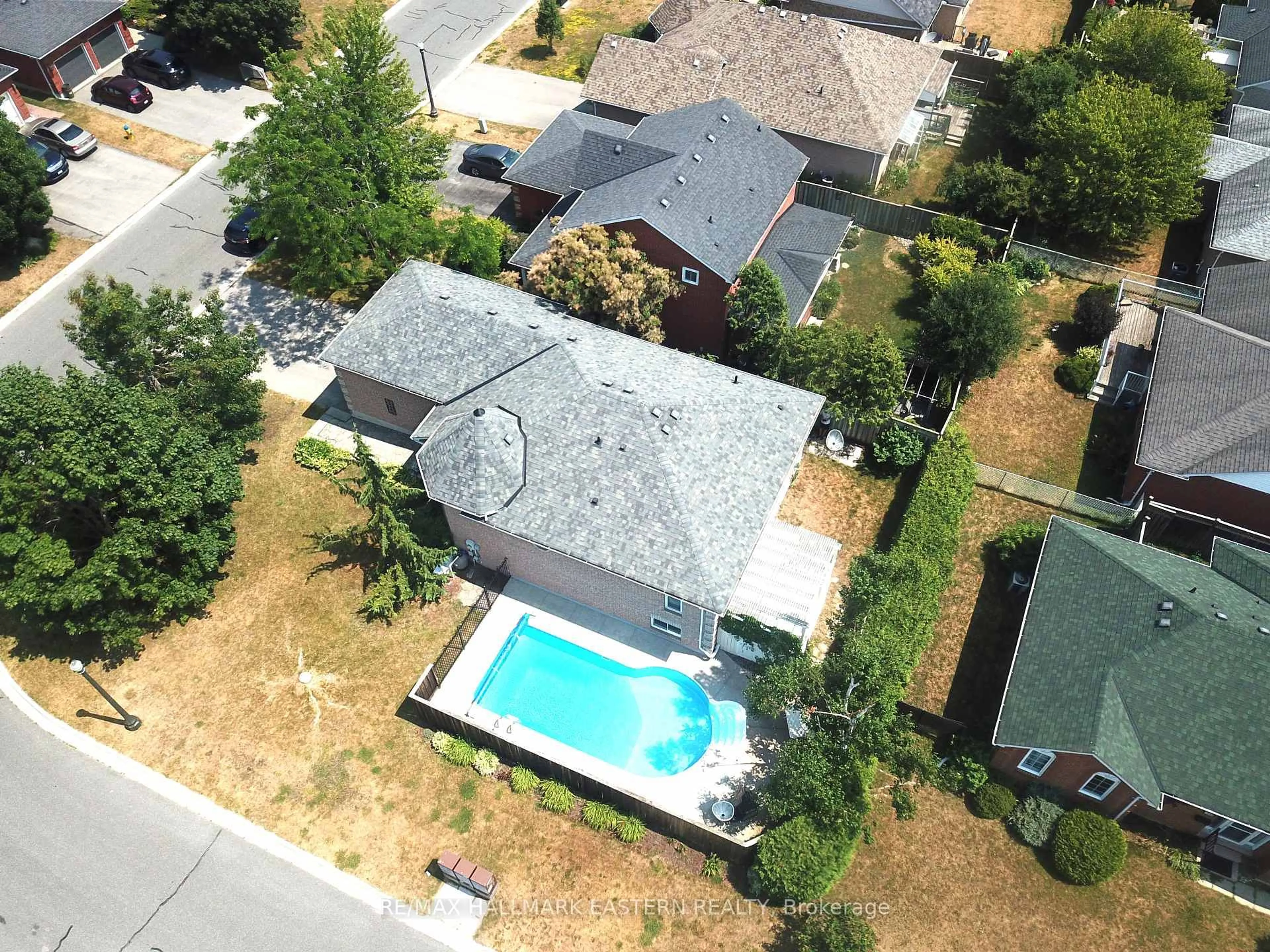 A pic from outside/outdoor area/front of a property/back of a property/a pic from drone, street for 1259 Wildlark Dr, Peterborough West Ontario K9K 2J7