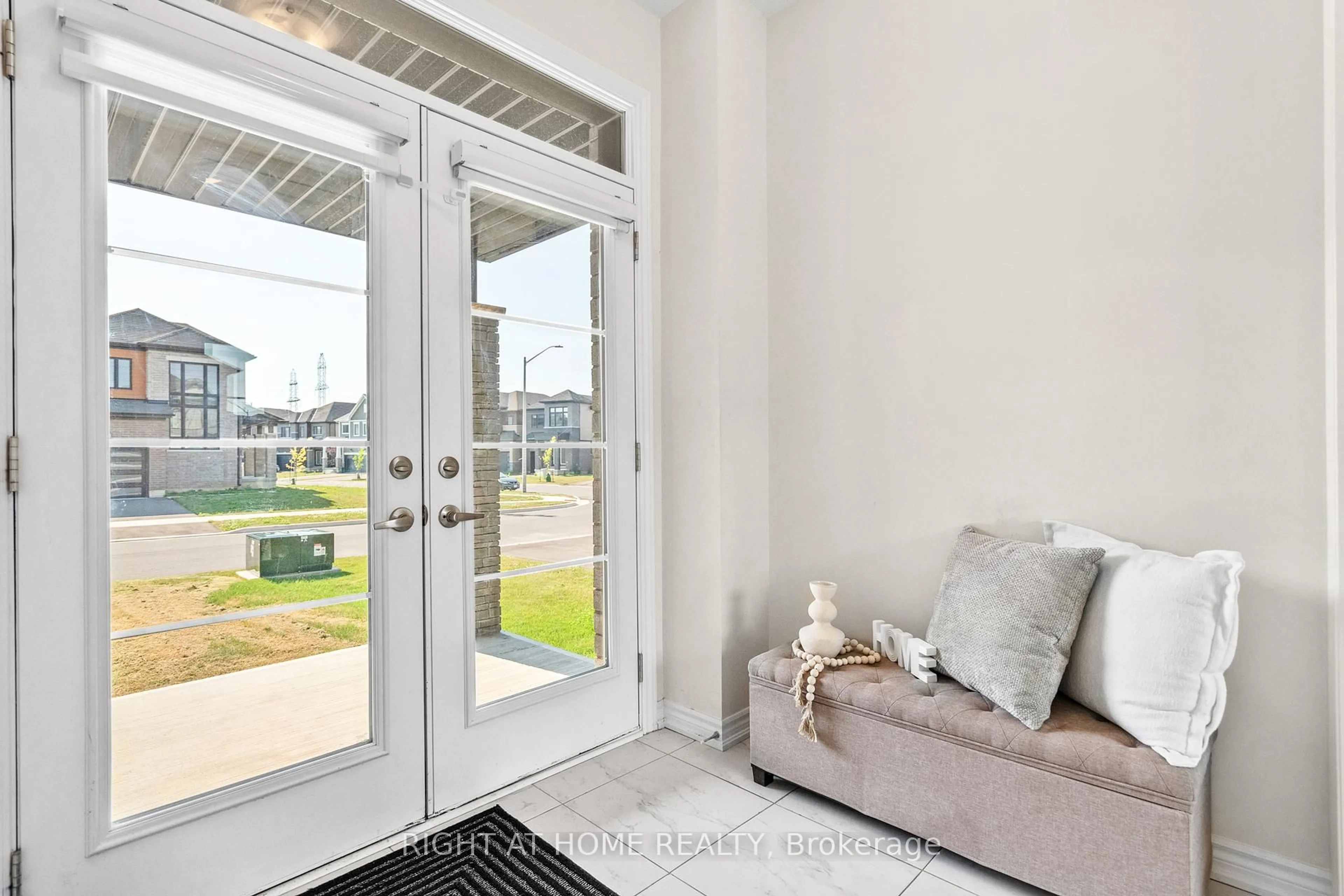 Indoor entryway for 10 Buttercream Ave, Thorold Ontario L2V 0L2