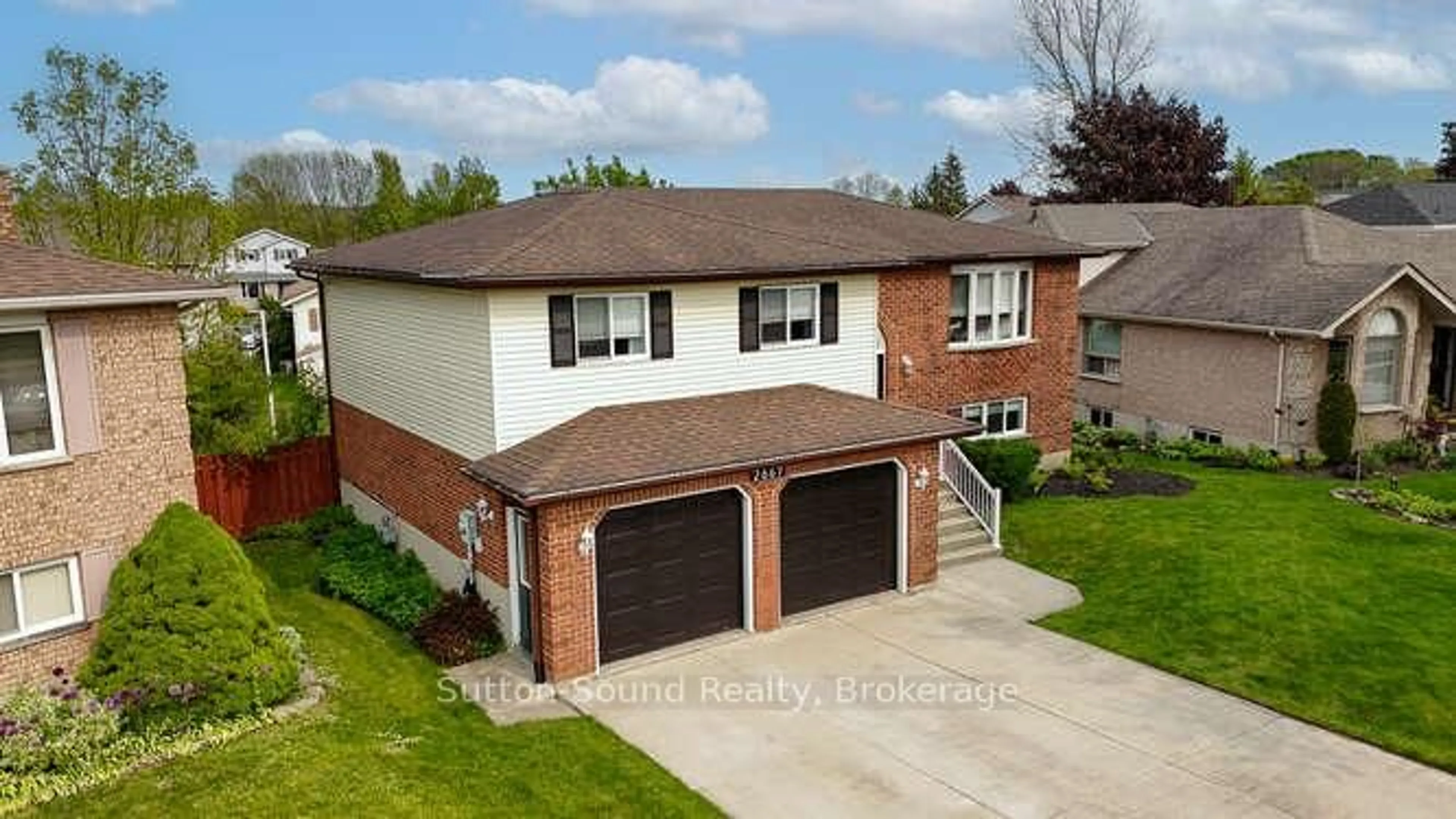 Home with brick exterior material, street for 2667 8th Ave, Owen Sound Ontario N4K 6S5