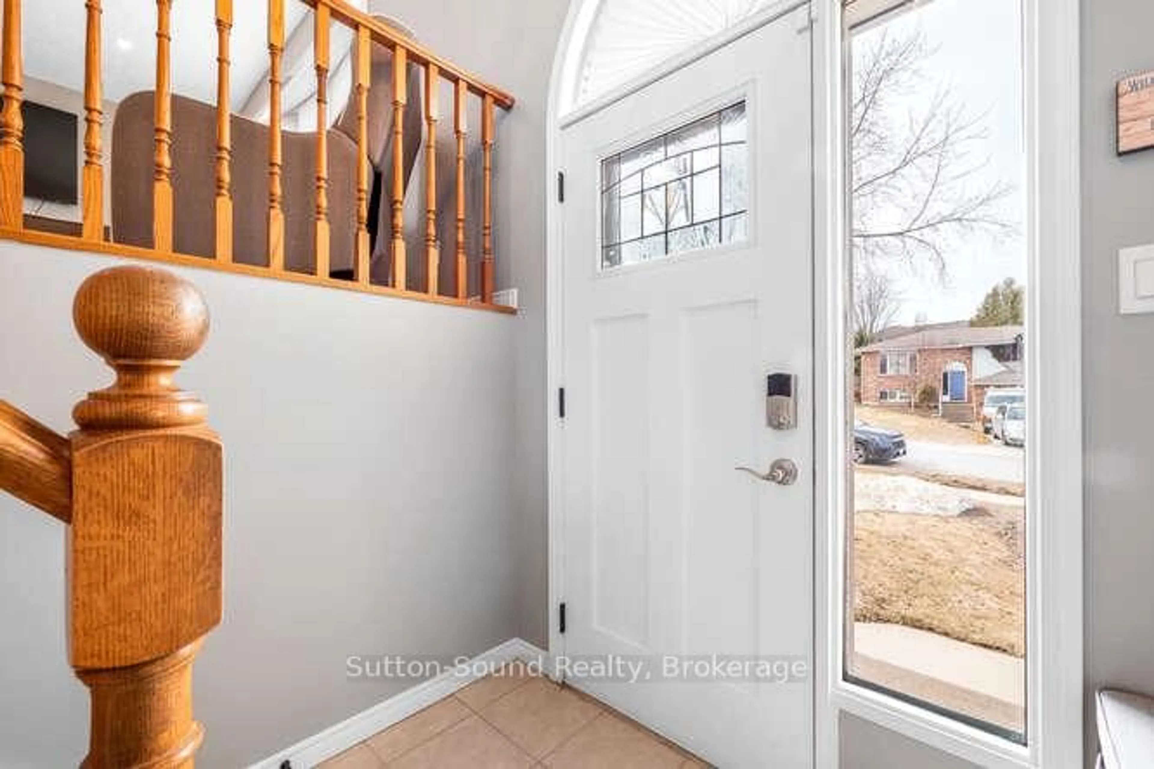 Indoor entryway for 2667 8th Ave, Owen Sound Ontario N4K 6S5