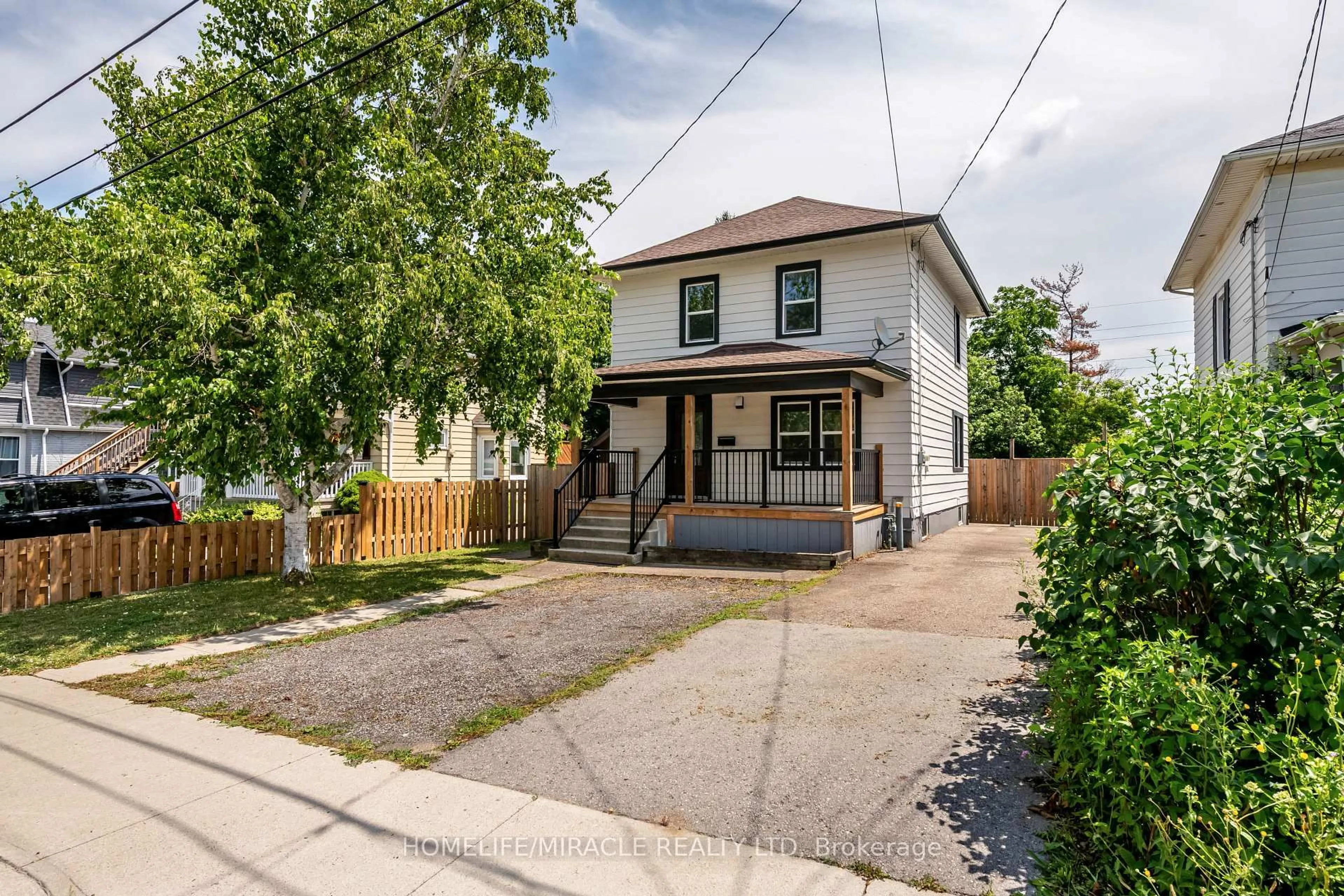 A pic from outside/outdoor area/front of a property/back of a property/a pic from drone, street for 4428 Homewood Ave, Niagara Falls Ontario L2E 4X5