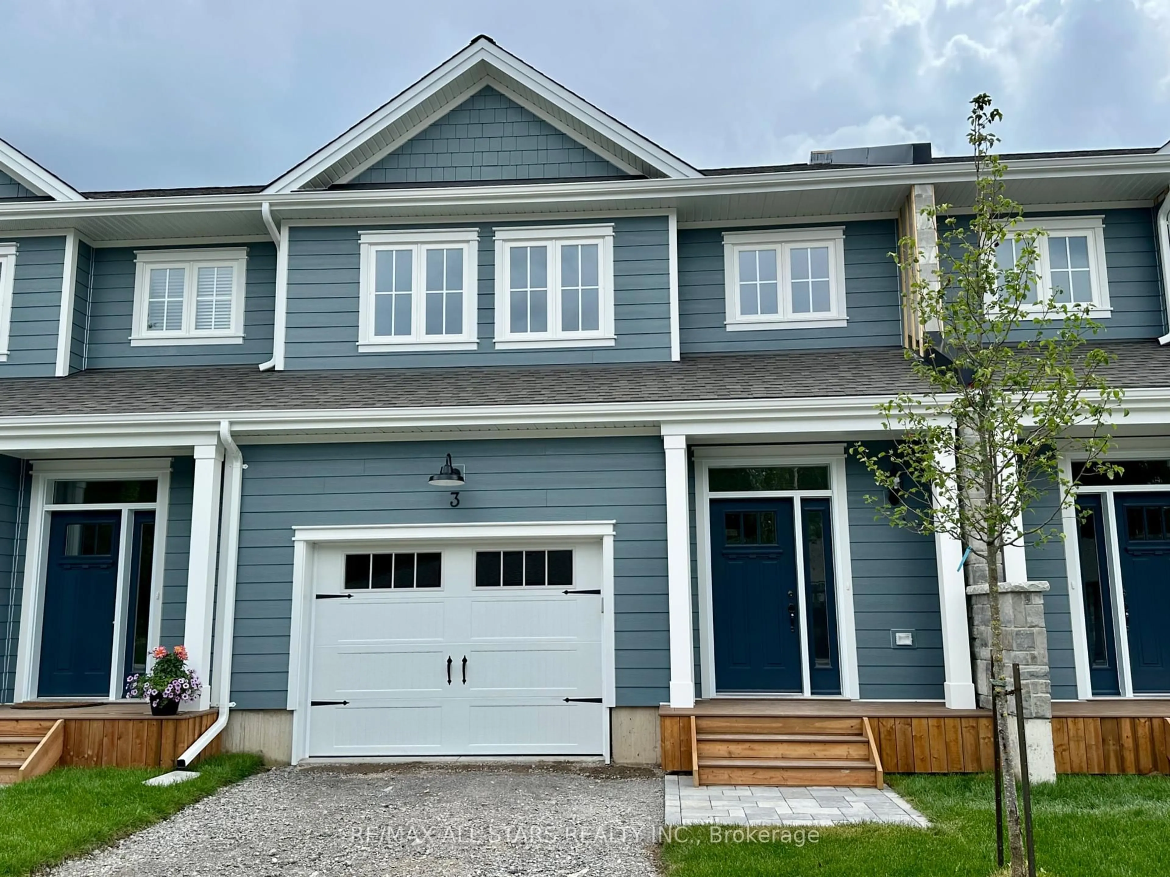 Home with vinyl exterior material, street for 21 Hampton Lane #6, Selwyn Ontario K0M 2H0
