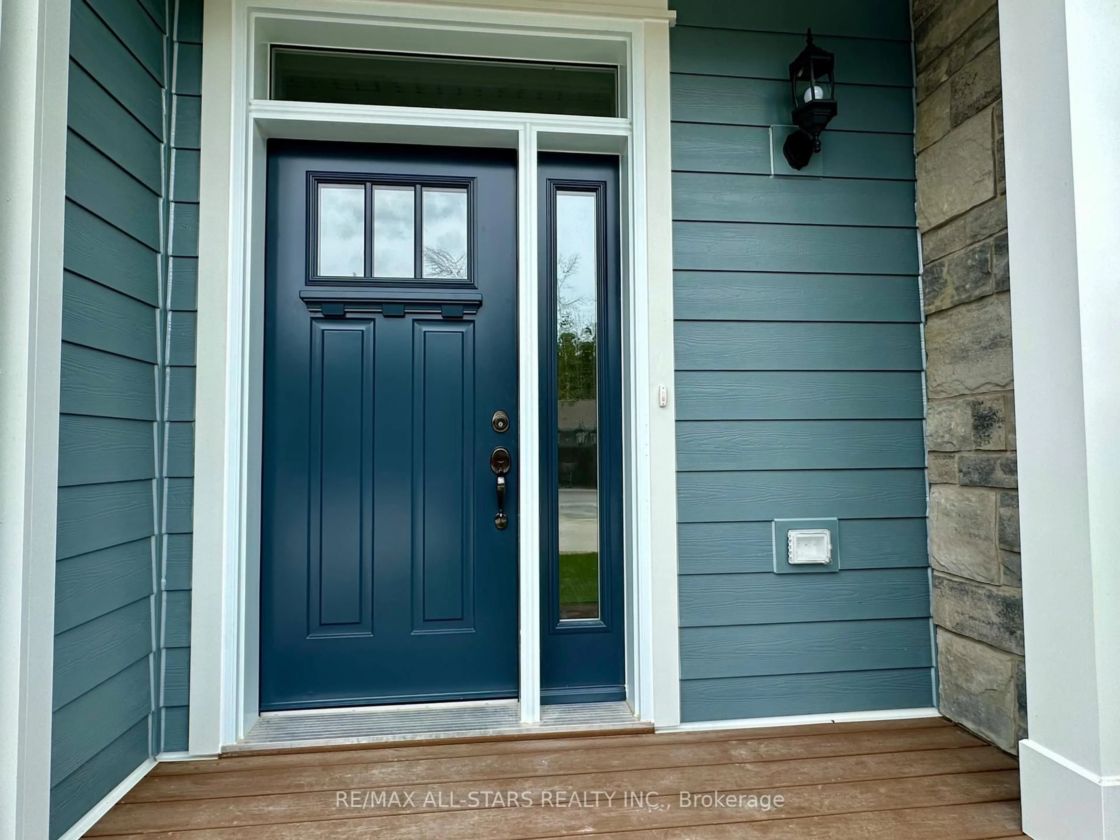 Home with vinyl exterior material, street for 21 Hampton Lane #6, Selwyn Ontario K0L 2H0