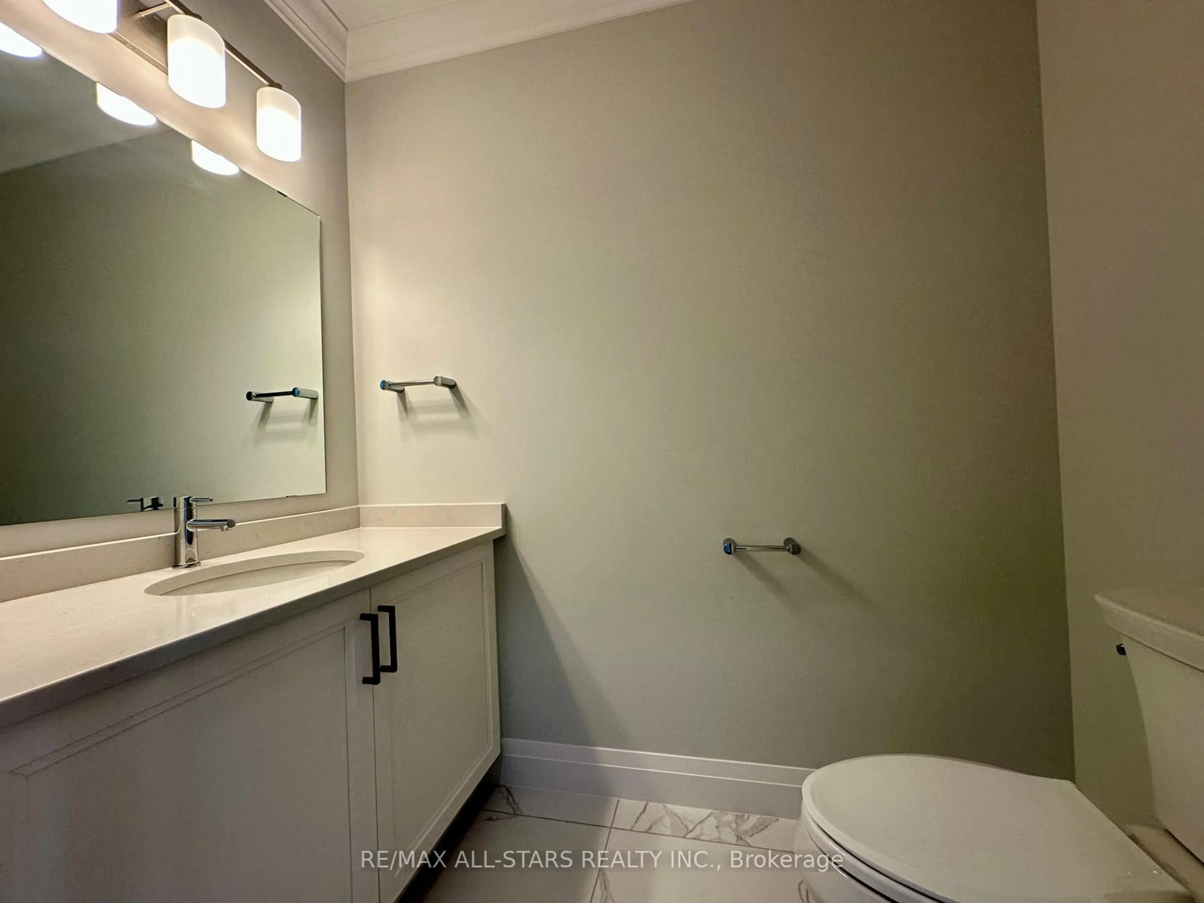 Standard bathroom, ceramic/tile floor for 21 Hampton Lane #6, Selwyn Ontario K0L 2H0