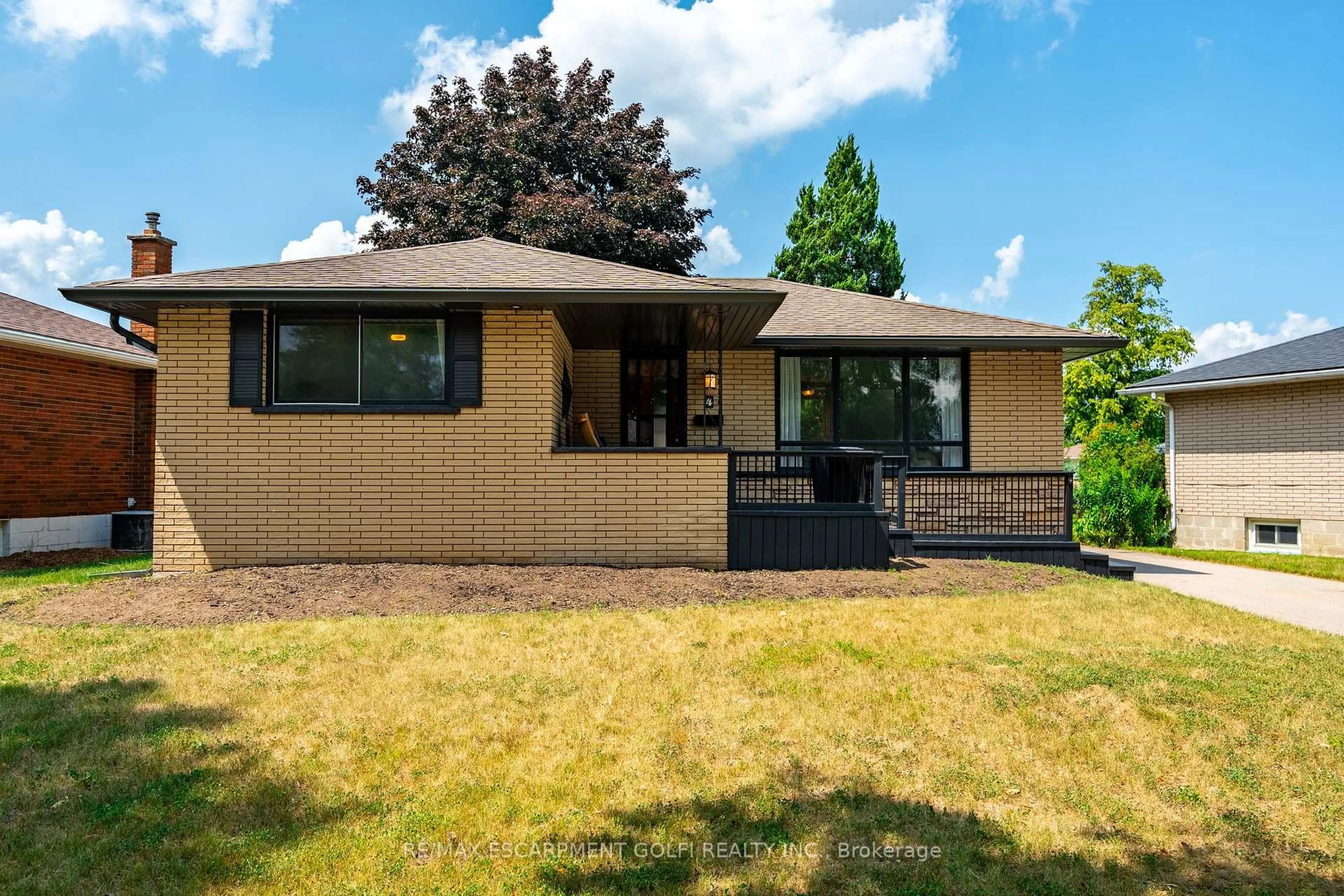 Home with vinyl exterior material, unknown for 4 Harvard Ave, Brantford Ontario N3R 2Z6