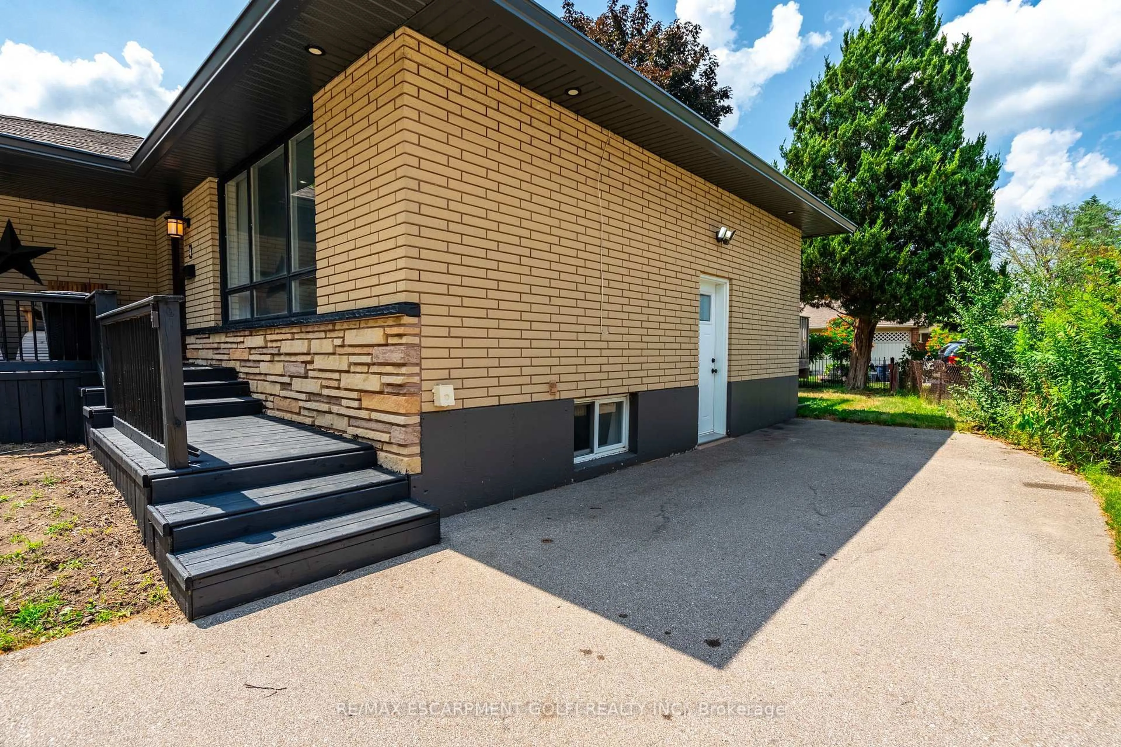 Unknown for 4 Harvard Ave, Brantford Ontario N3R 2Z6