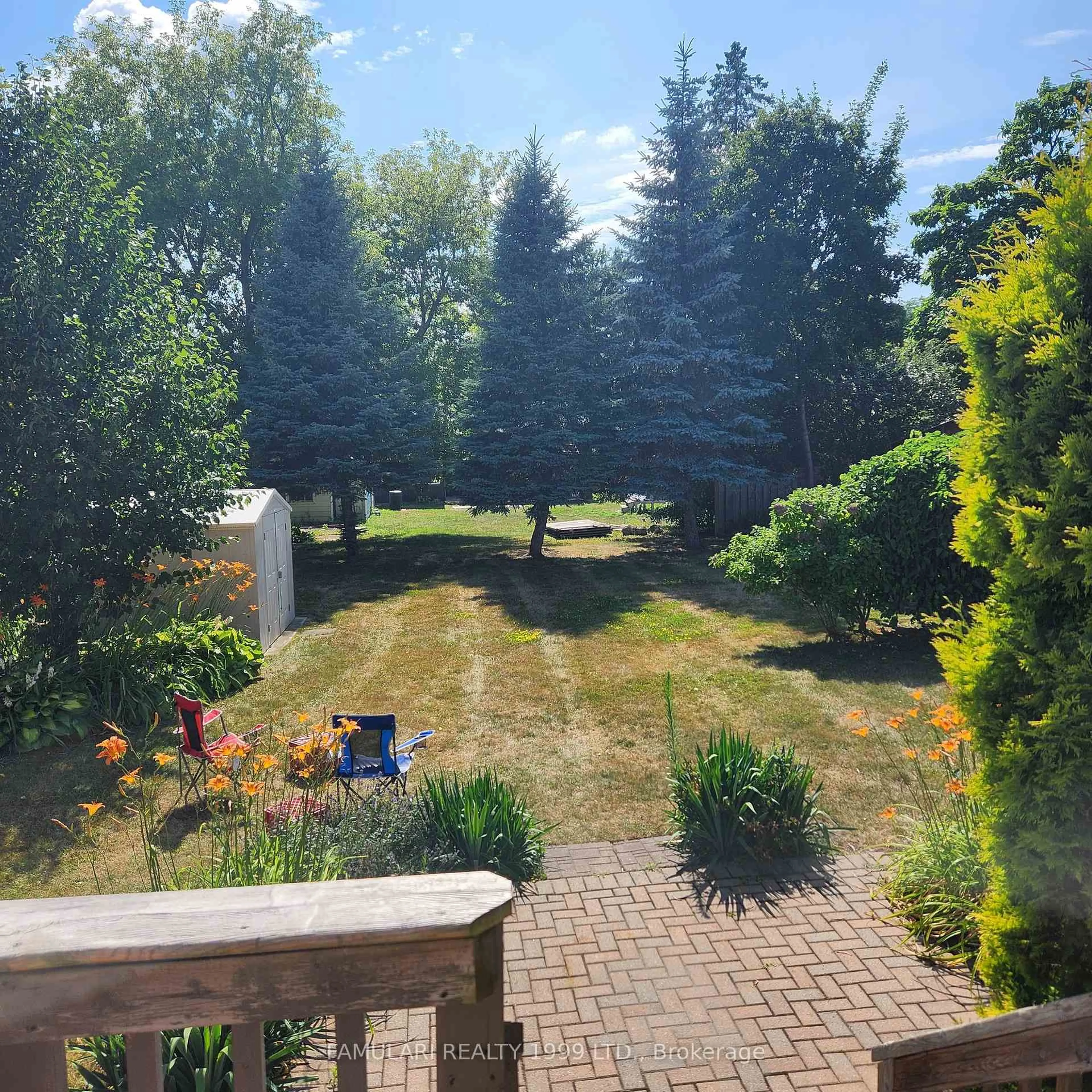A pic from outside/outdoor area/front of a property/back of a property/a pic from drone, forest/trees view for 122 Gilbert St, Belleville Ontario K8P 3H2