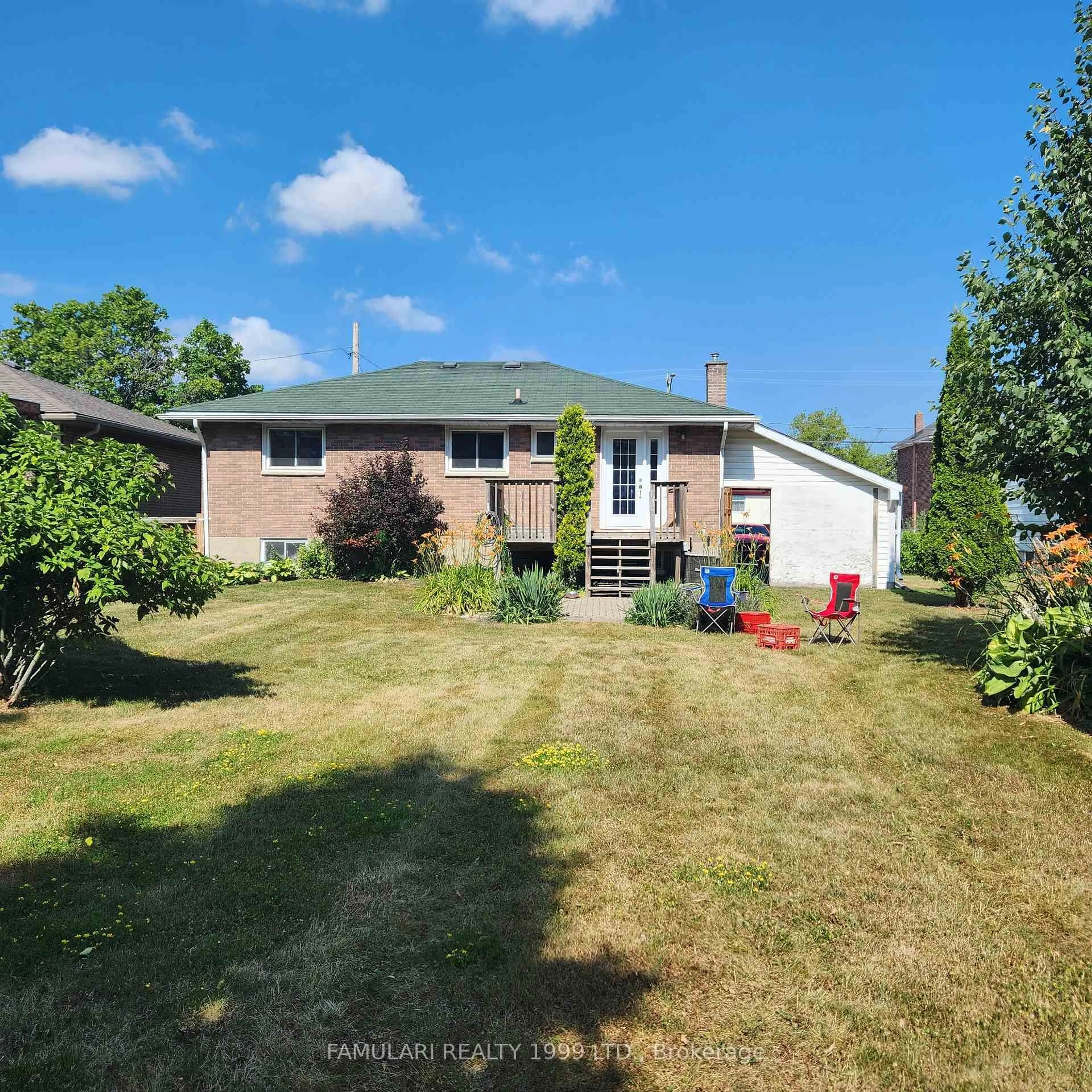 A pic from outside/outdoor area/front of a property/back of a property/a pic from drone, unknown for 122 Gilbert St, Belleville Ontario K8P 3H2
