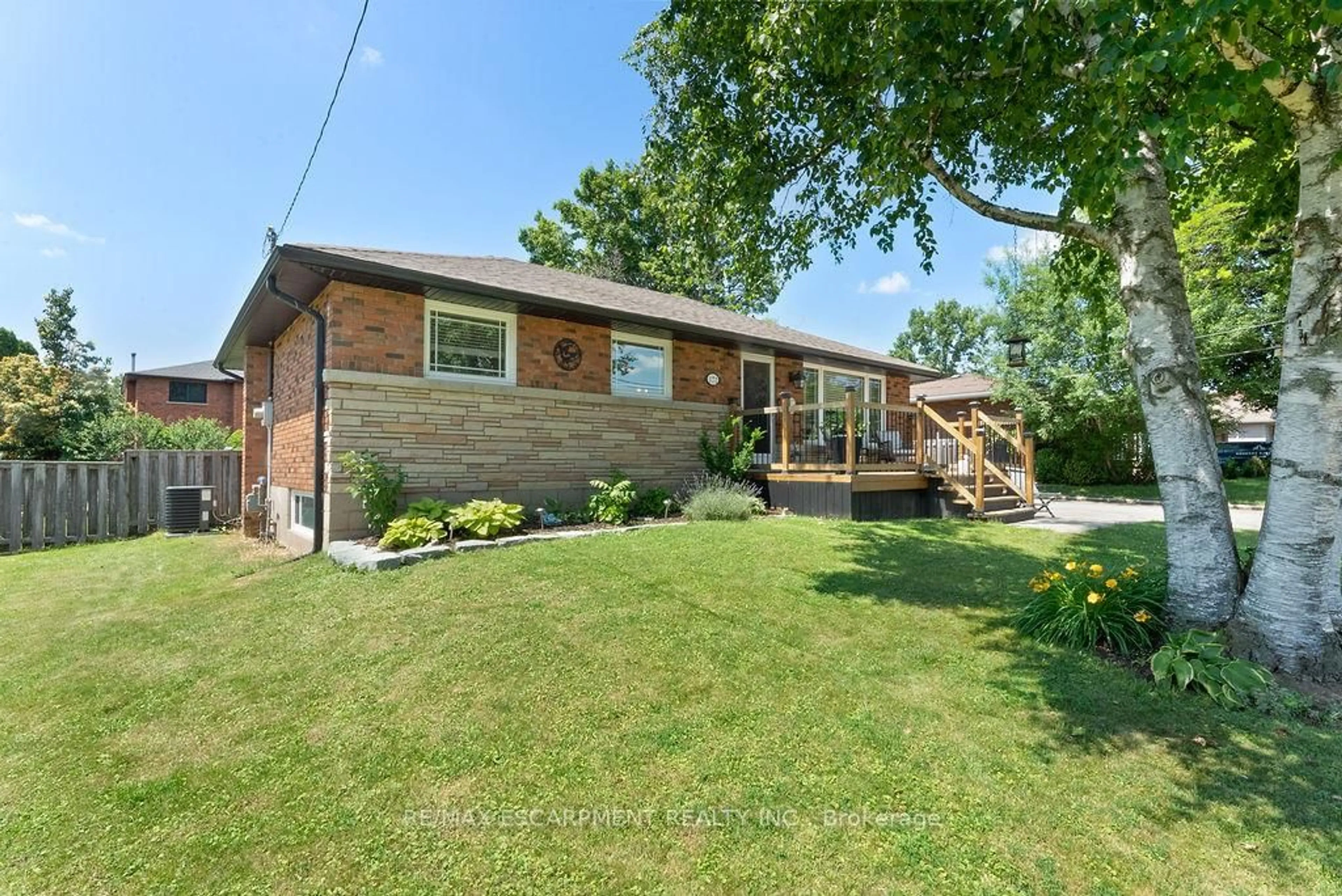 Home with brick exterior material, street for 172 Annabelle St, Hamilton Ontario L9C 3T9