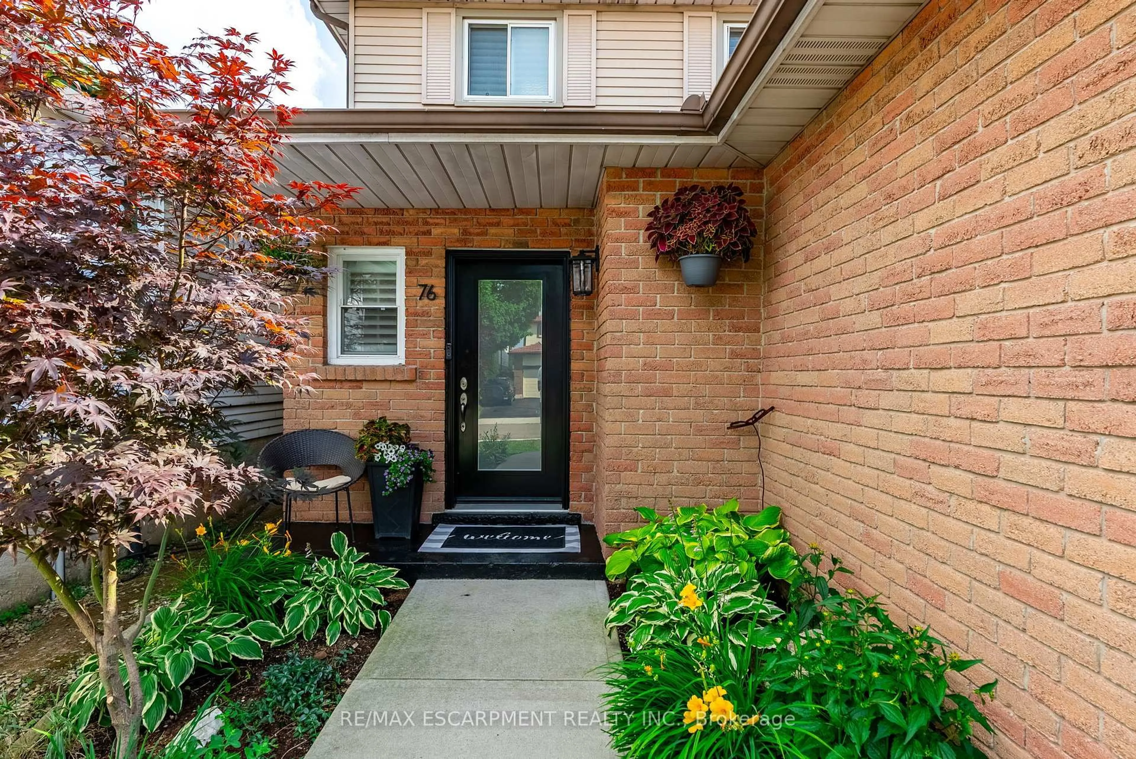 Indoor entryway for 76 Megna Crt, Hamilton Ontario L9C 6Y8