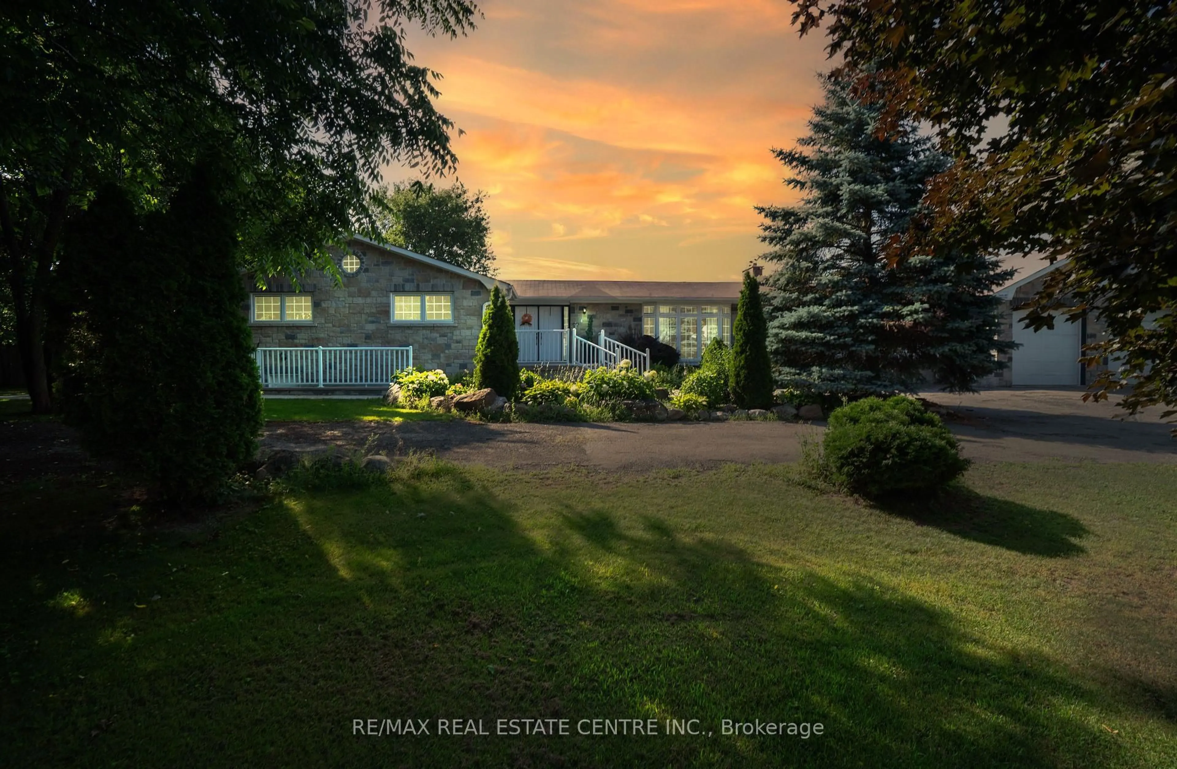 A pic from outside/outdoor area/front of a property/back of a property/a pic from drone, water/lake/river/ocean view for 9620 Wellington Rd #42, Erin Ontario L7G 4S8