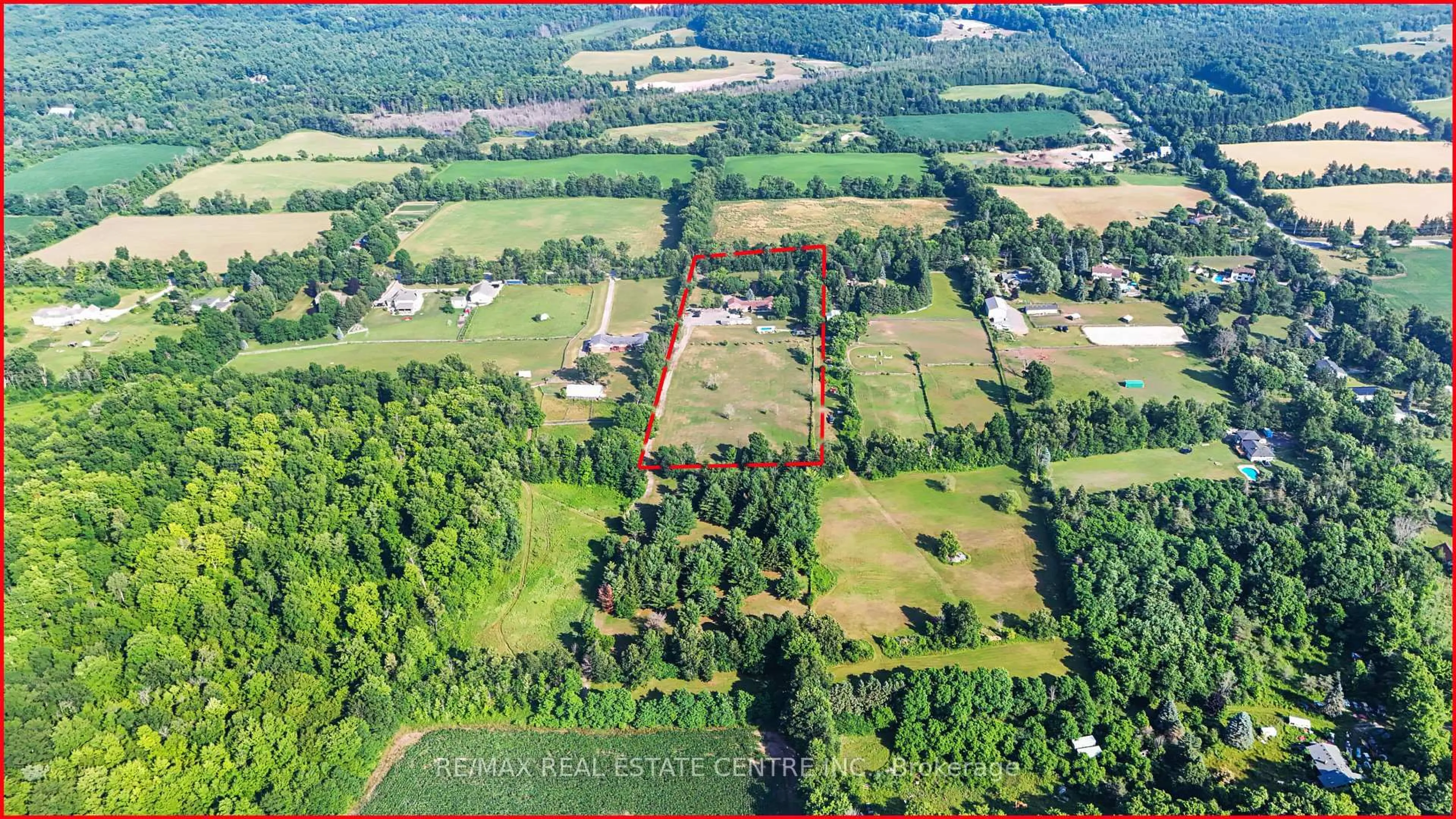 A pic from outside/outdoor area/front of a property/back of a property/a pic from drone, building for 9620 Wellington Rd #42, Erin Ontario L7G 4S8