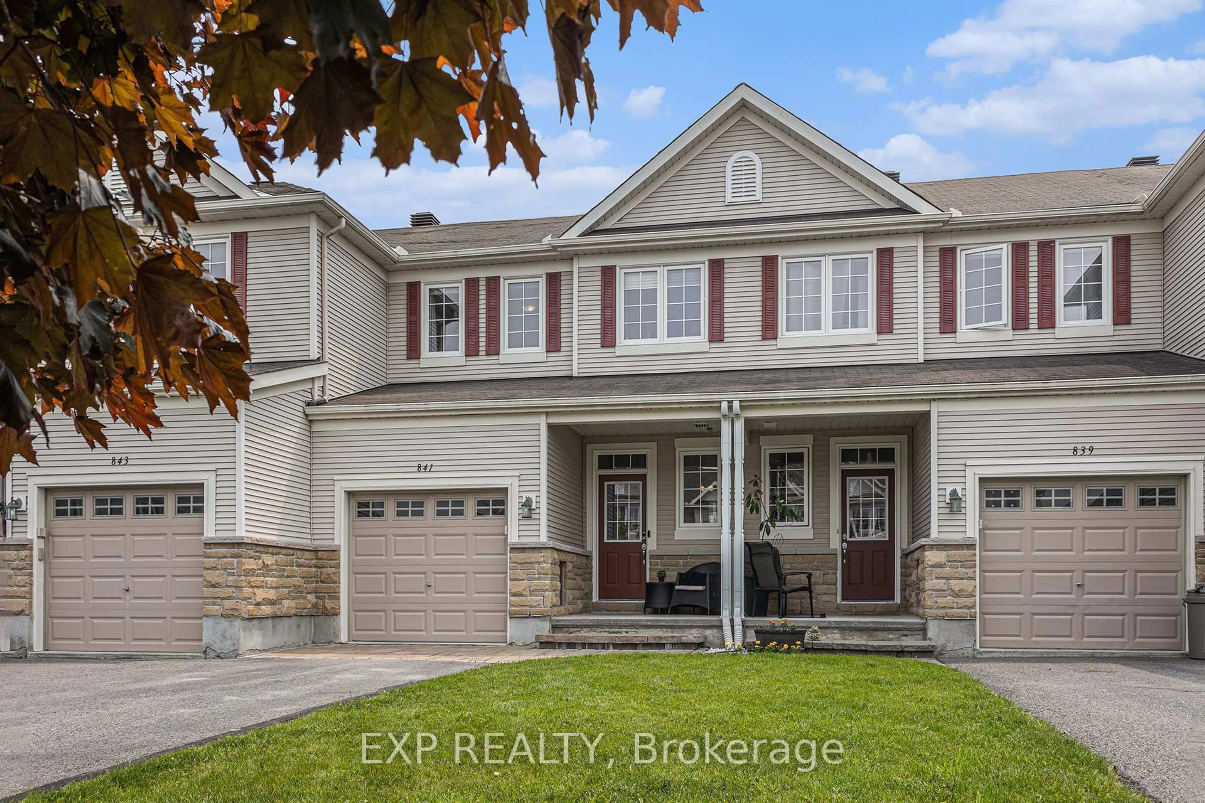 Home with vinyl exterior material, street for 841 Tabaret St, Ottawa Ontario K2M 0E7