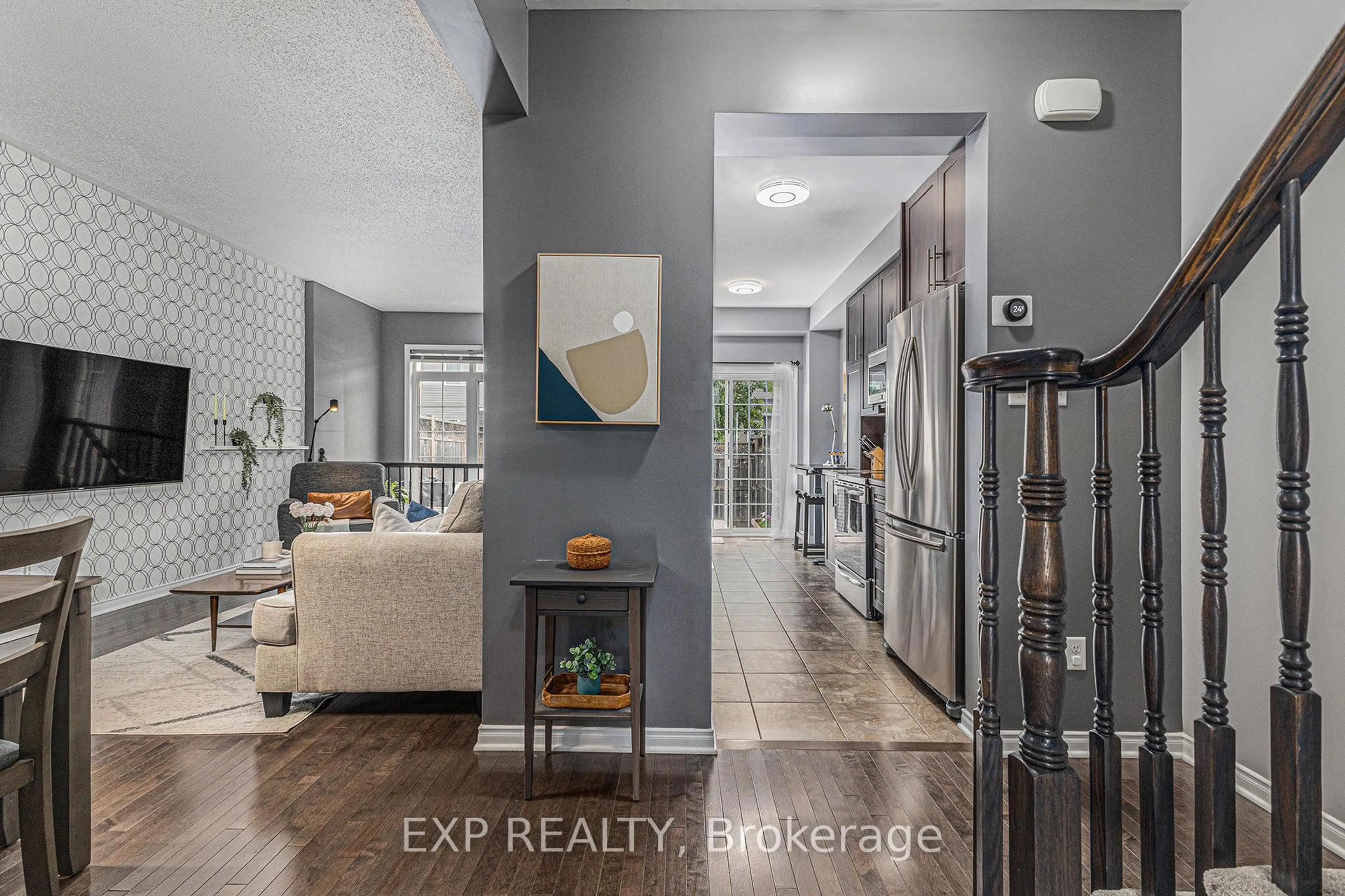 Indoor entryway for 841 Tabaret St, Ottawa Ontario K2M 0E7