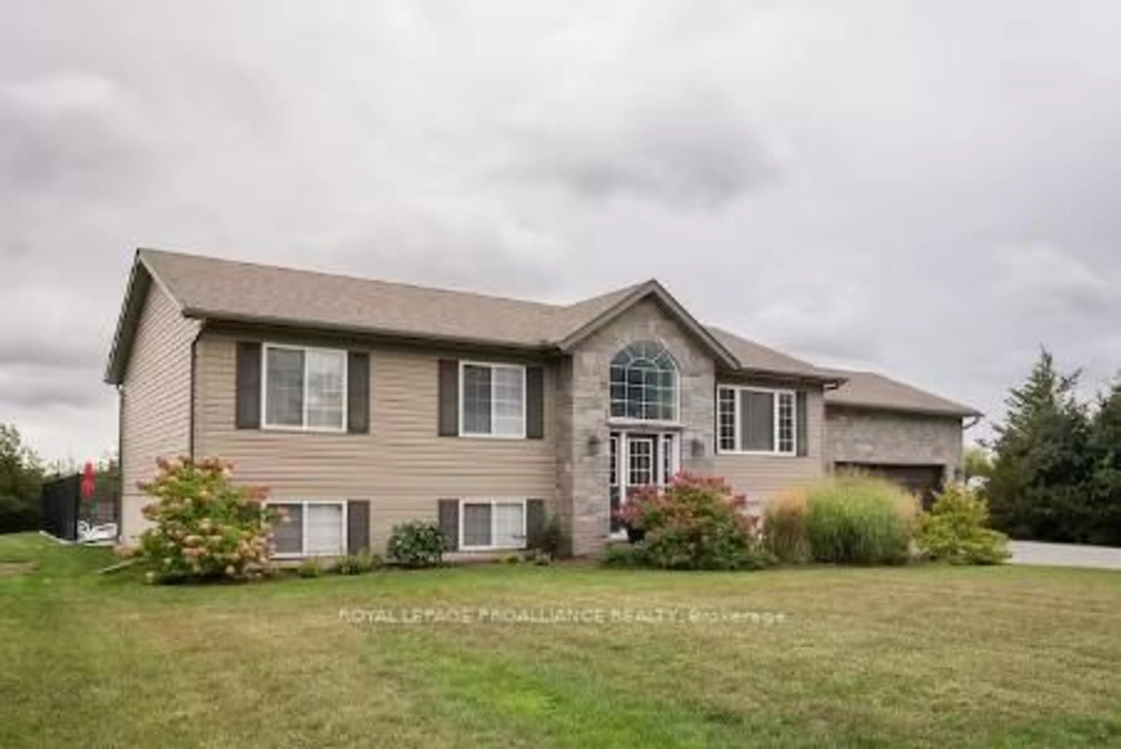Home with vinyl exterior material, unknown for 3471 County 3 Rd, Prince Edward County Ontario K0K 1L0