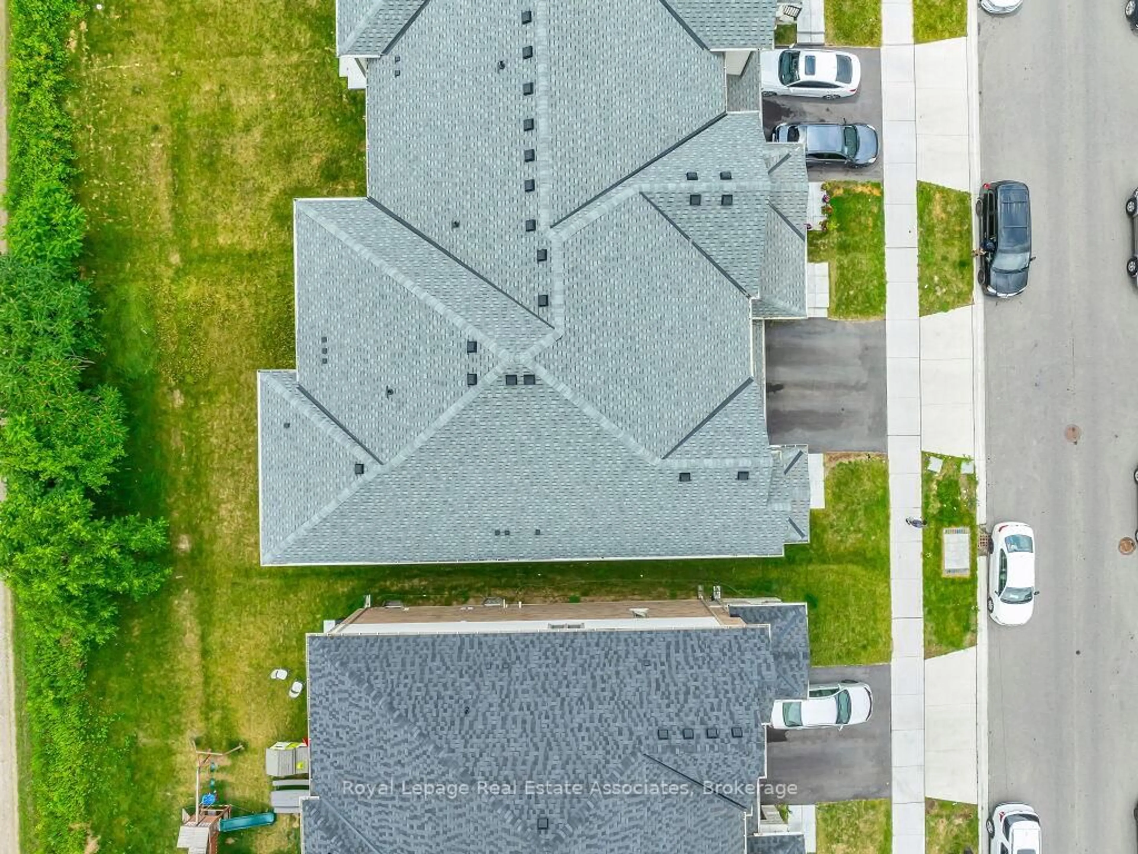 A pic from outside/outdoor area/front of a property/back of a property/a pic from drone, street for 184 Broadacre Dr, Kitchener Ontario N2R 0S6
