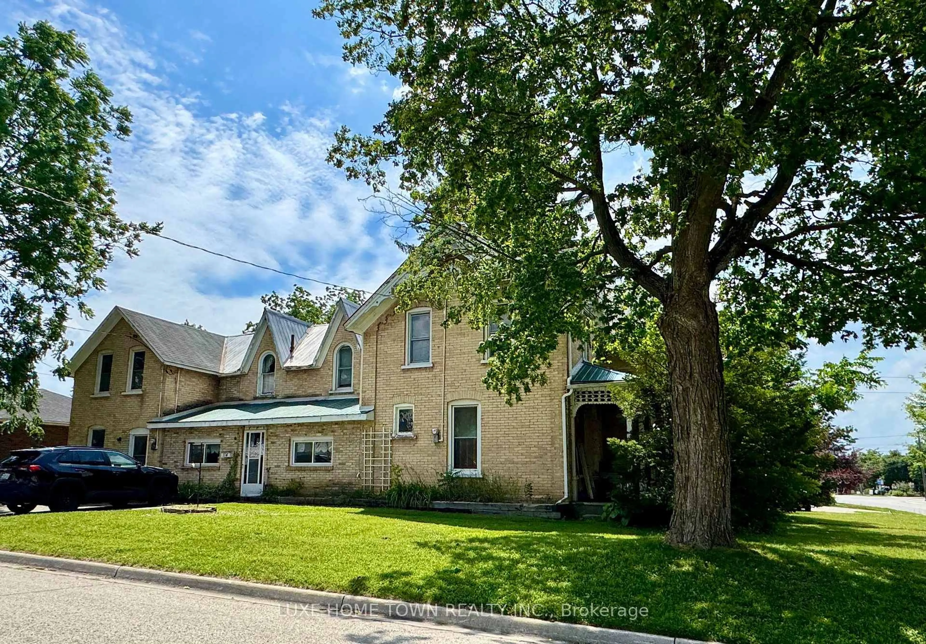 A pic from outside/outdoor area/front of a property/back of a property/a pic from drone, street for 114 Countess St, West Grey Ontario N0G 1R0