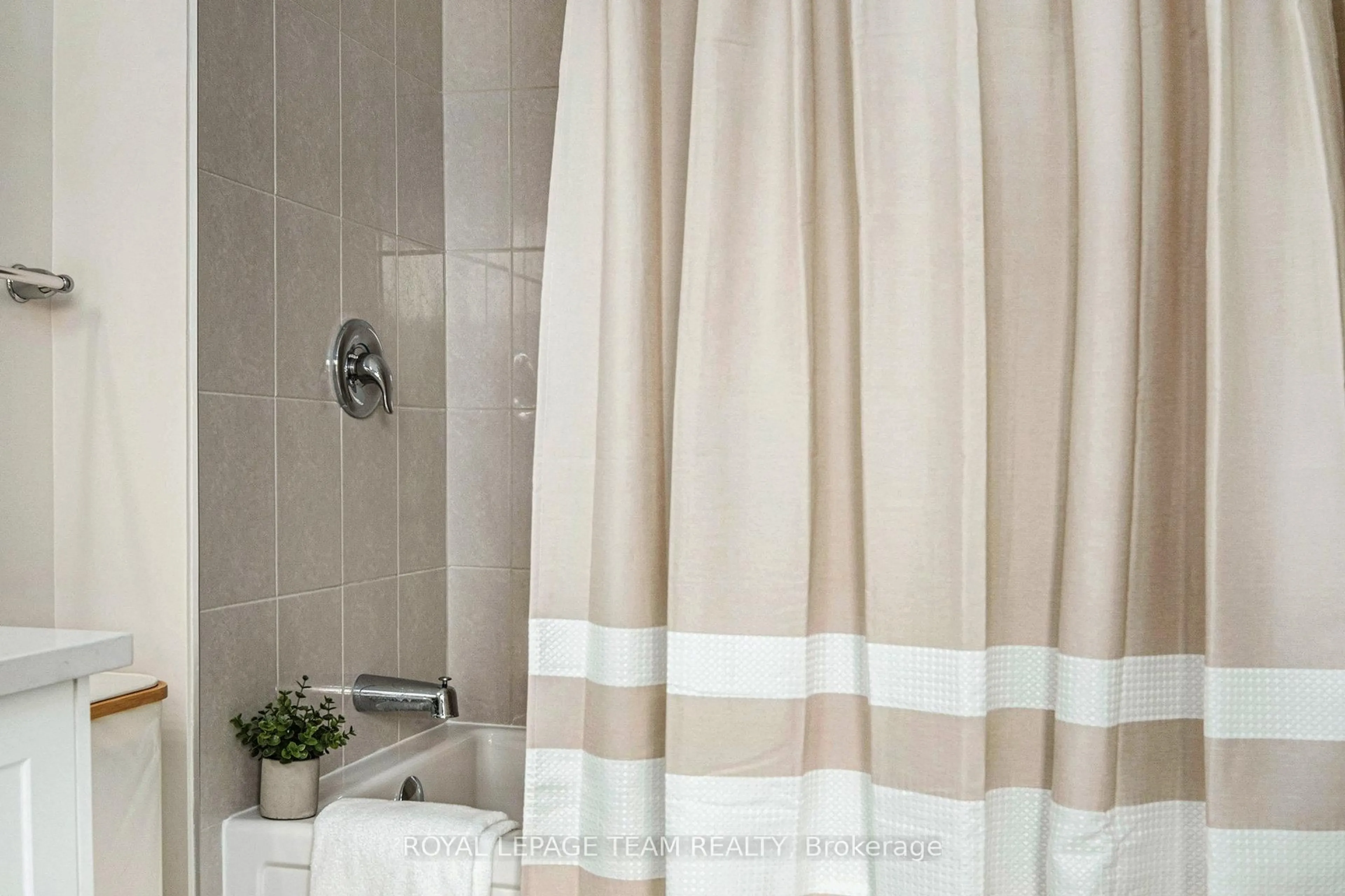Standard bathroom, ceramic/tile floor for 149 Robert Perry St, North Grenville Ontario K0G 1J0