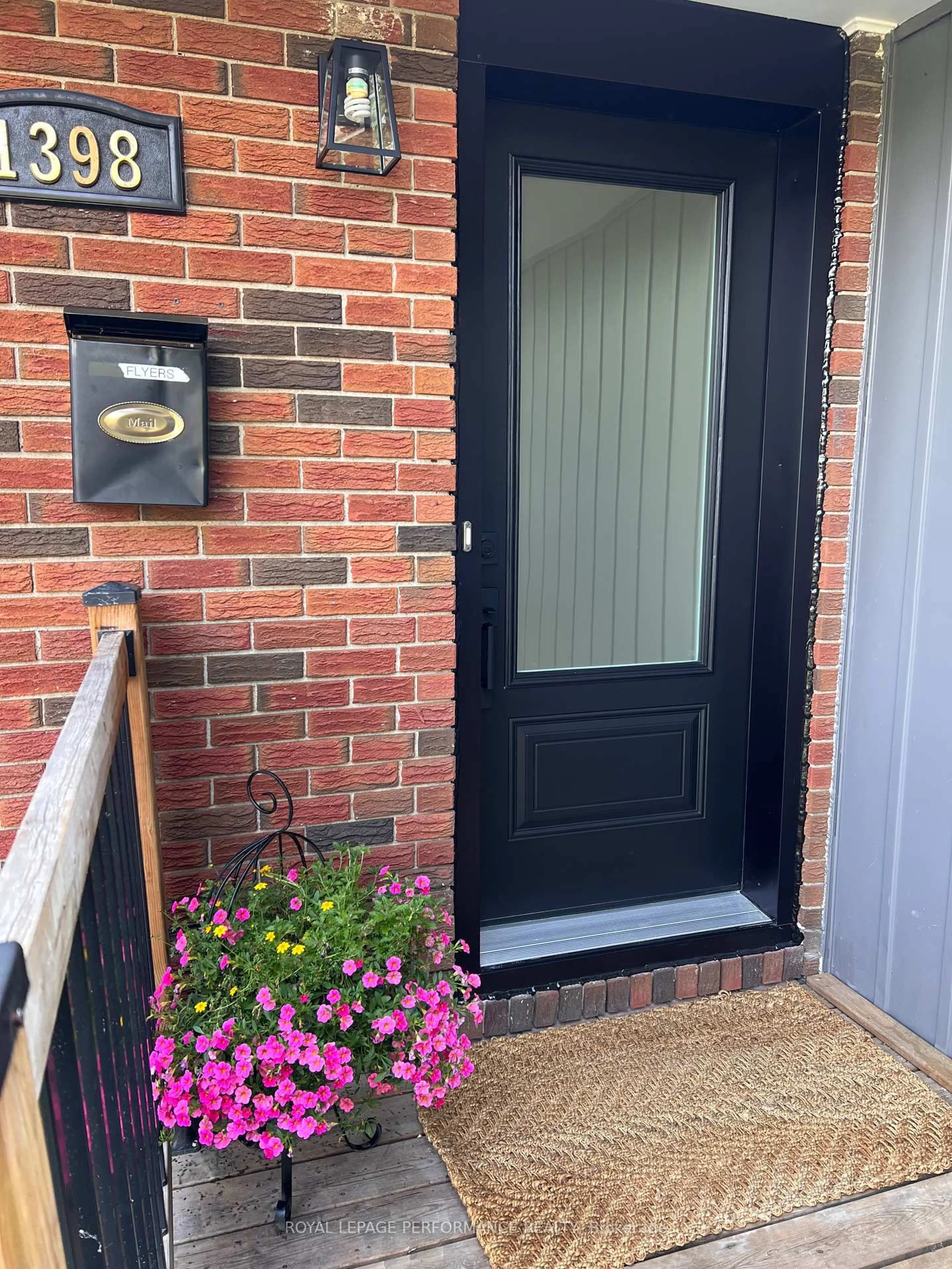 Indoor entryway for 1398 Jamison Ave, Orleans Ontario K1E 1J5