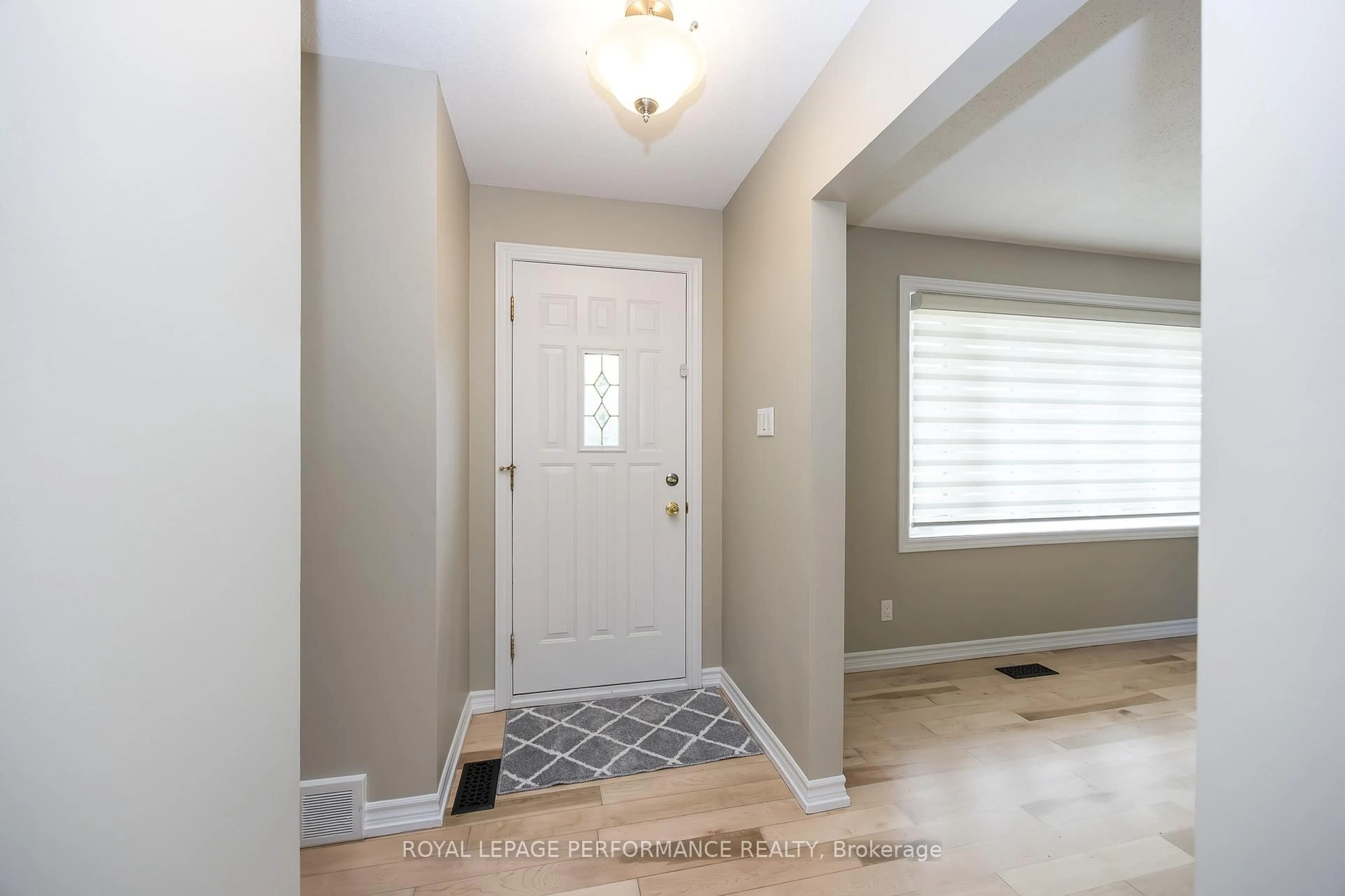 Indoor entryway for 1398 Jamison Ave, Orleans Ontario K1E 1J5