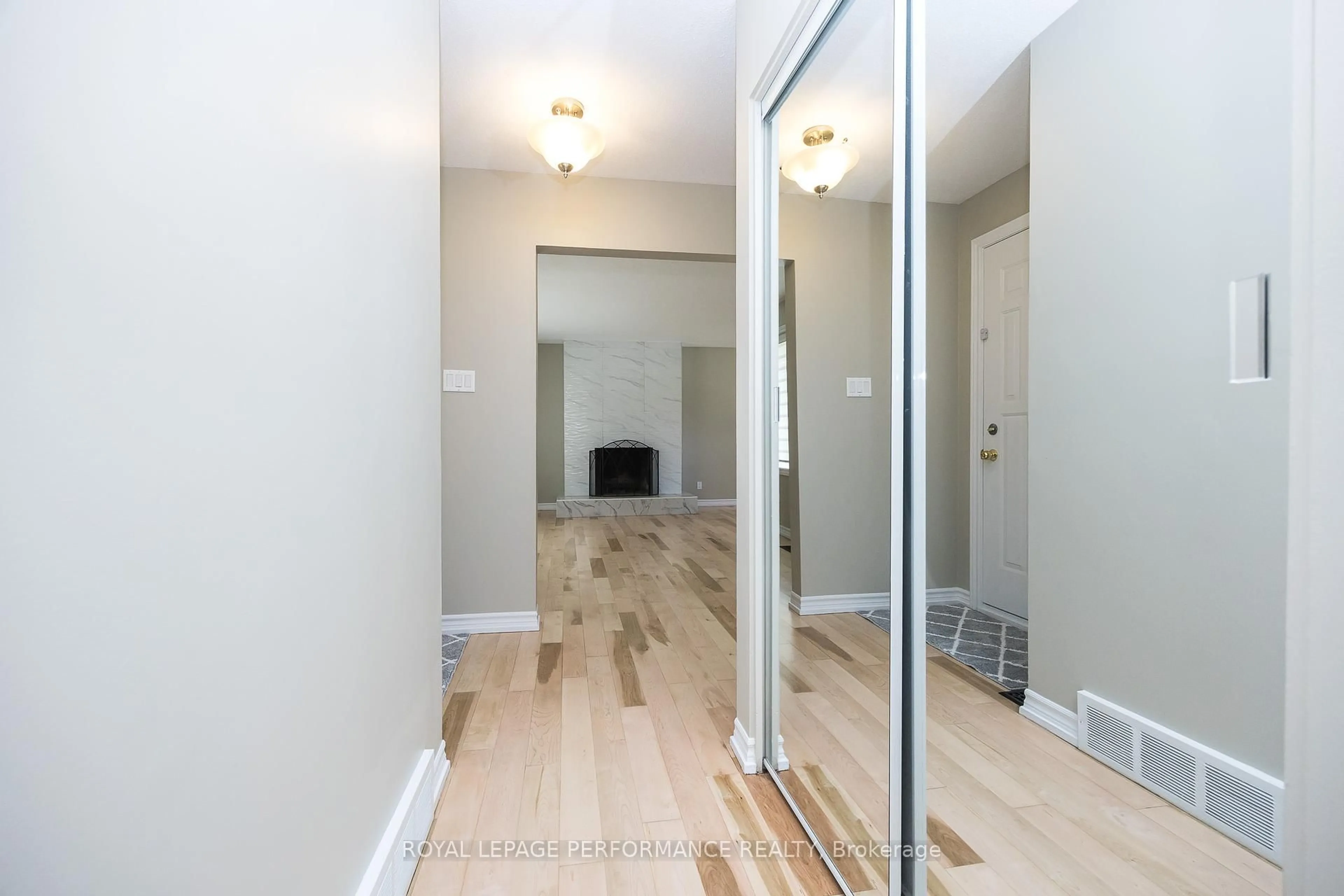Indoor entryway for 1398 Jamison Ave, Orleans Ontario K1E 1J5
