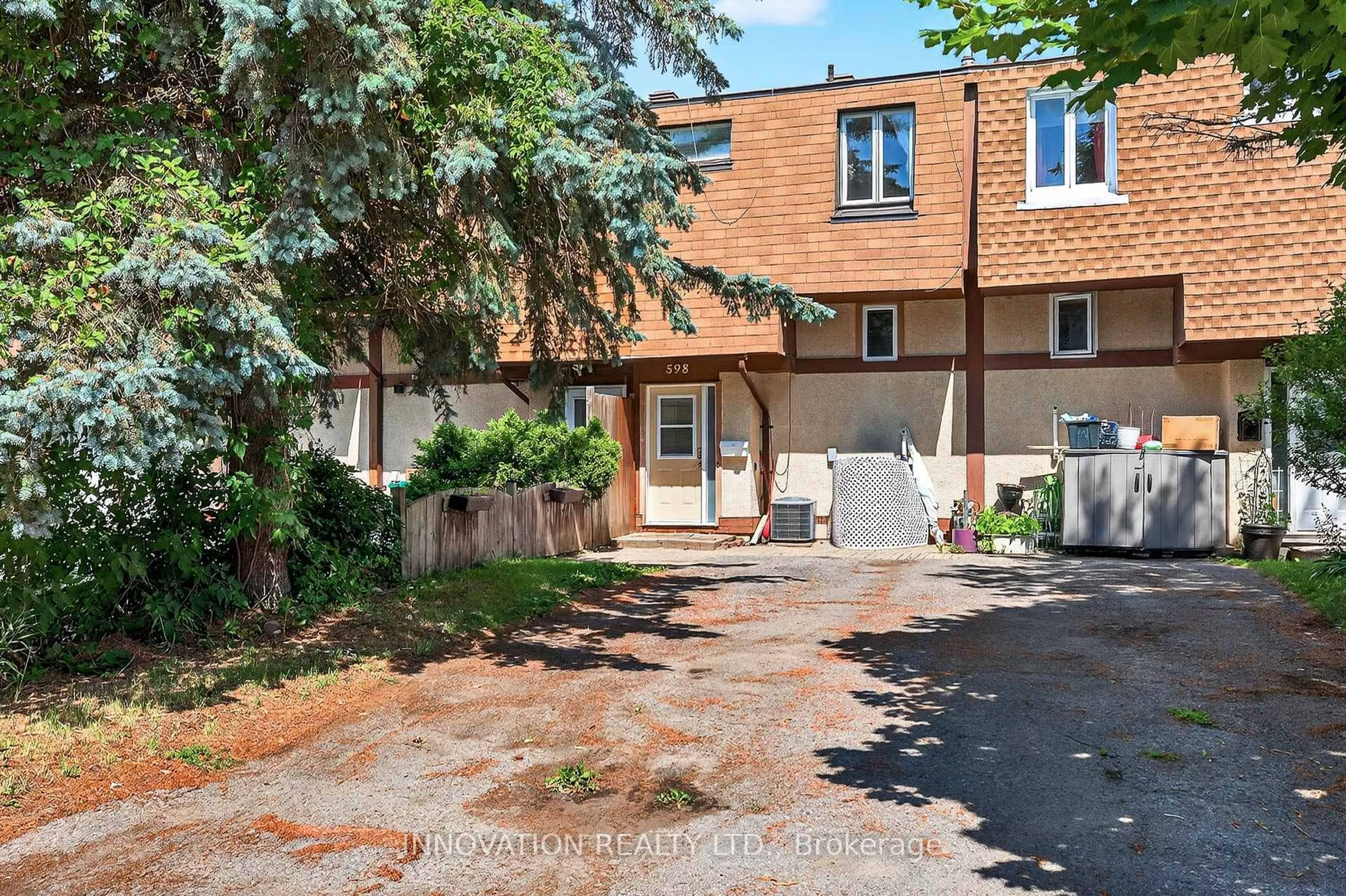 Patio, street for 598 Seyton Dr, Ottawa Ontario K2H 7X5