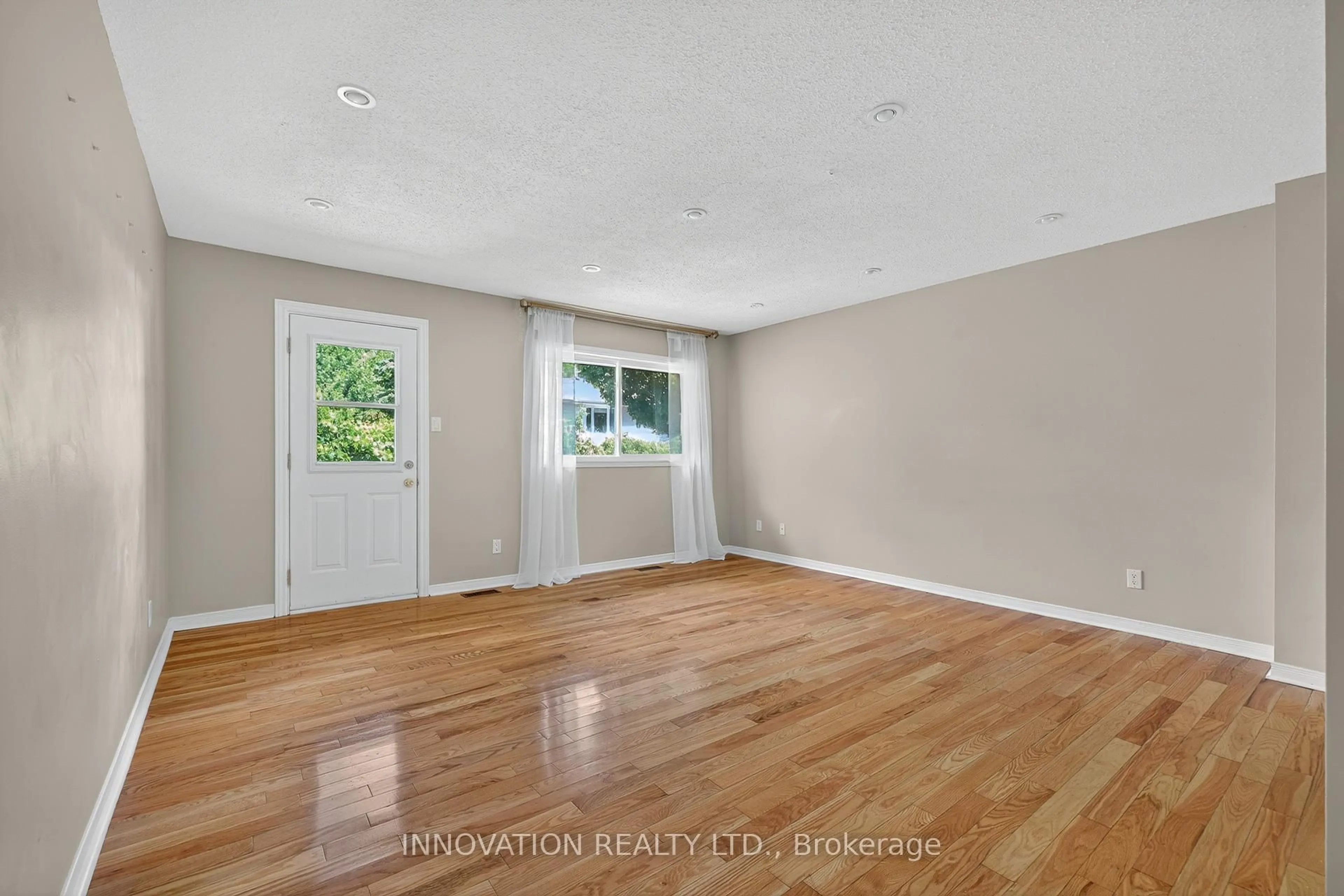 A pic of a room for 598 Seyton Dr, Ottawa Ontario K2H 7X5