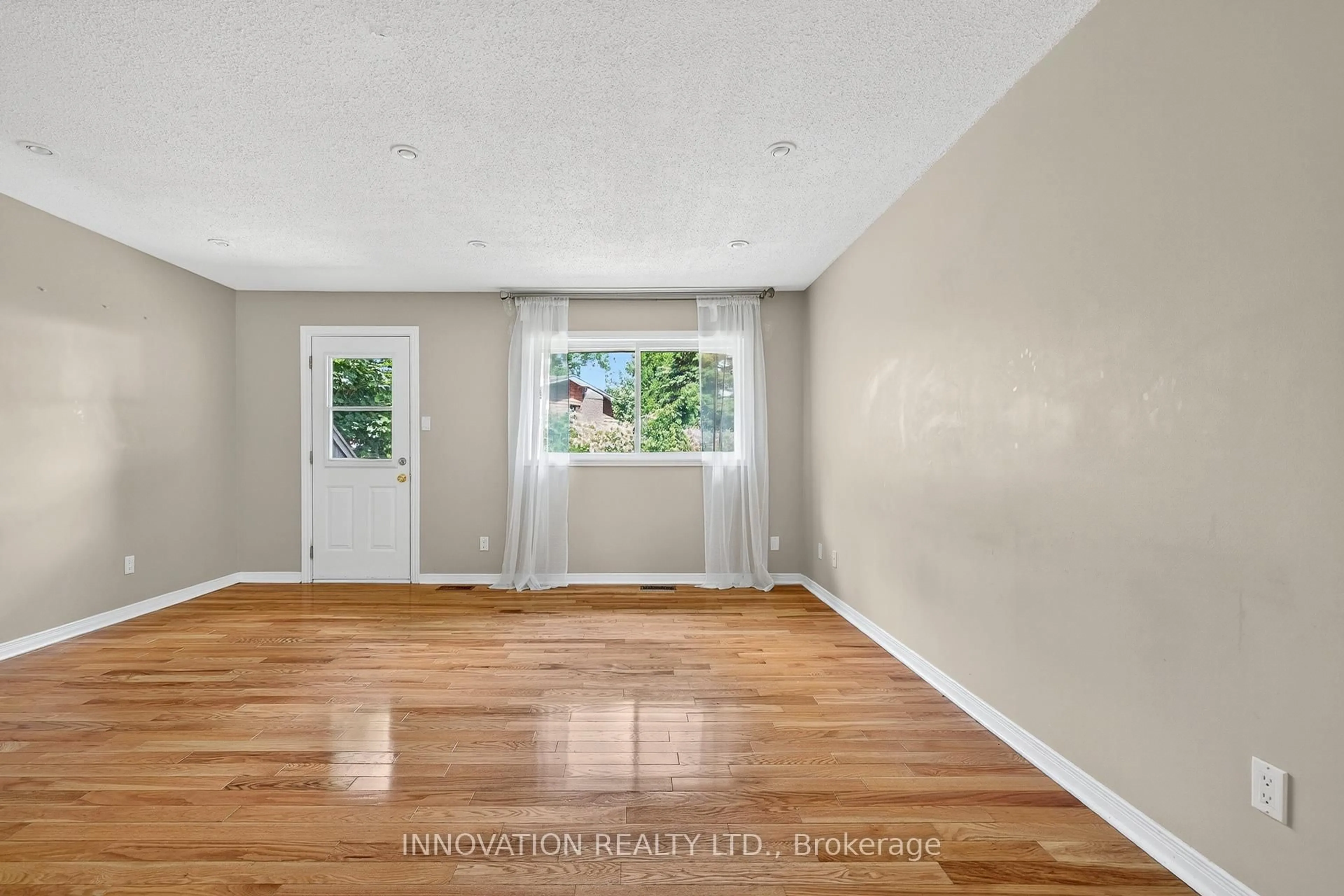 A pic of a room for 598 Seyton Dr, Ottawa Ontario K2H 7X5
