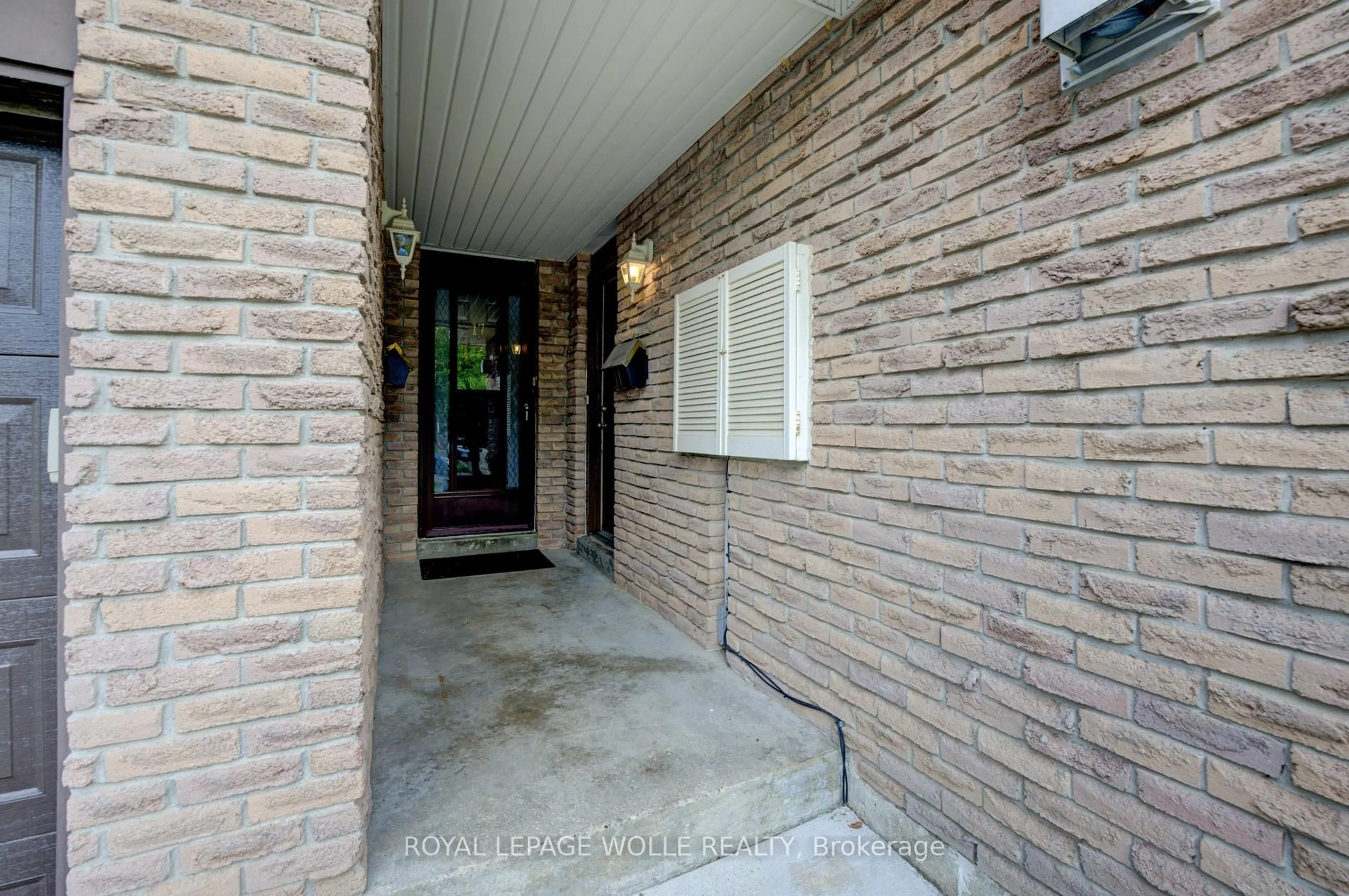Unknown for 19 Hillbrook Cres, Kitchener Ontario N2N 1J4
