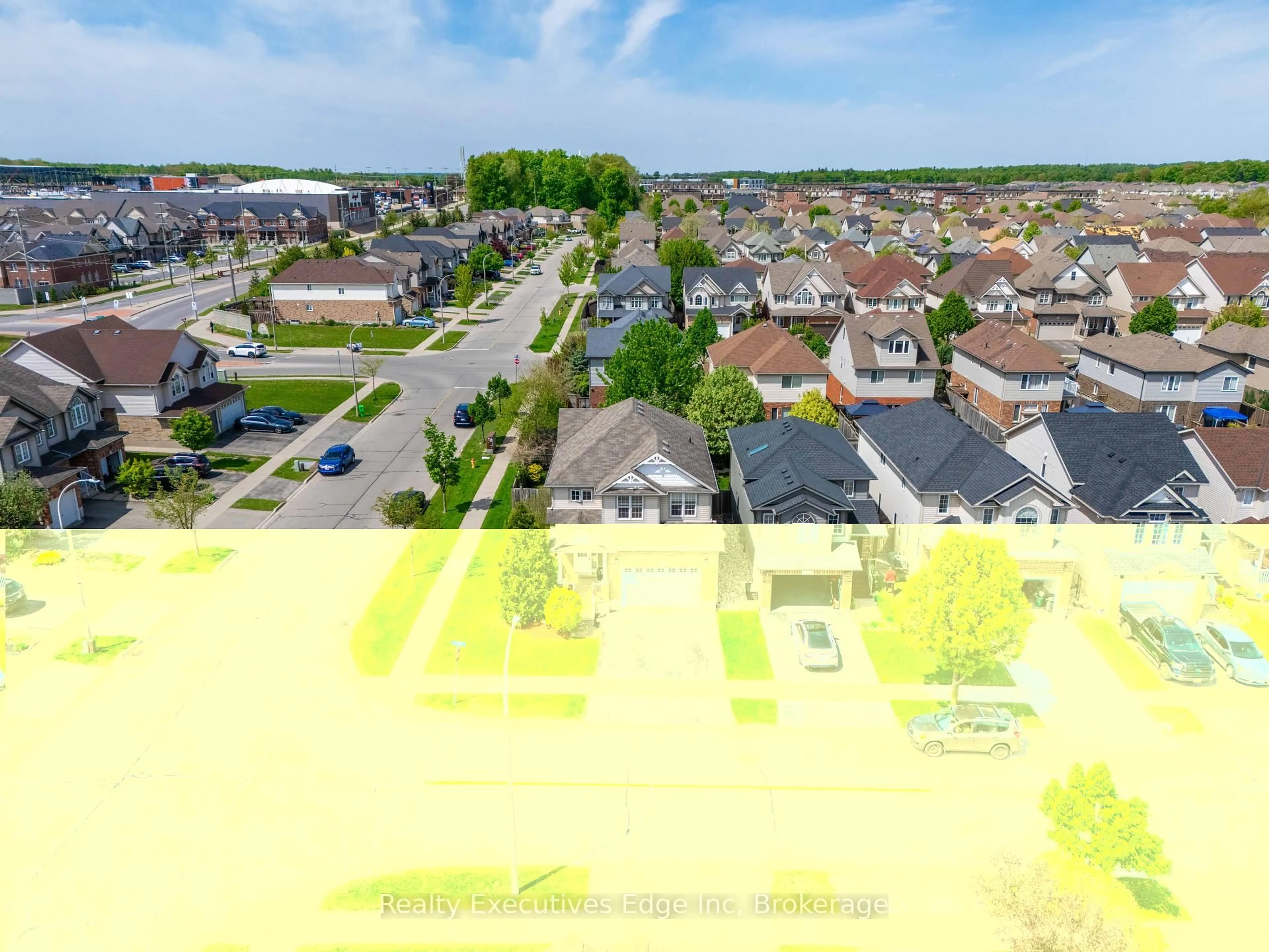 A pic from outside/outdoor area/front of a property/back of a property/a pic from drone, street for 3 Cannes St, Kitchener Ontario N2R 1V9