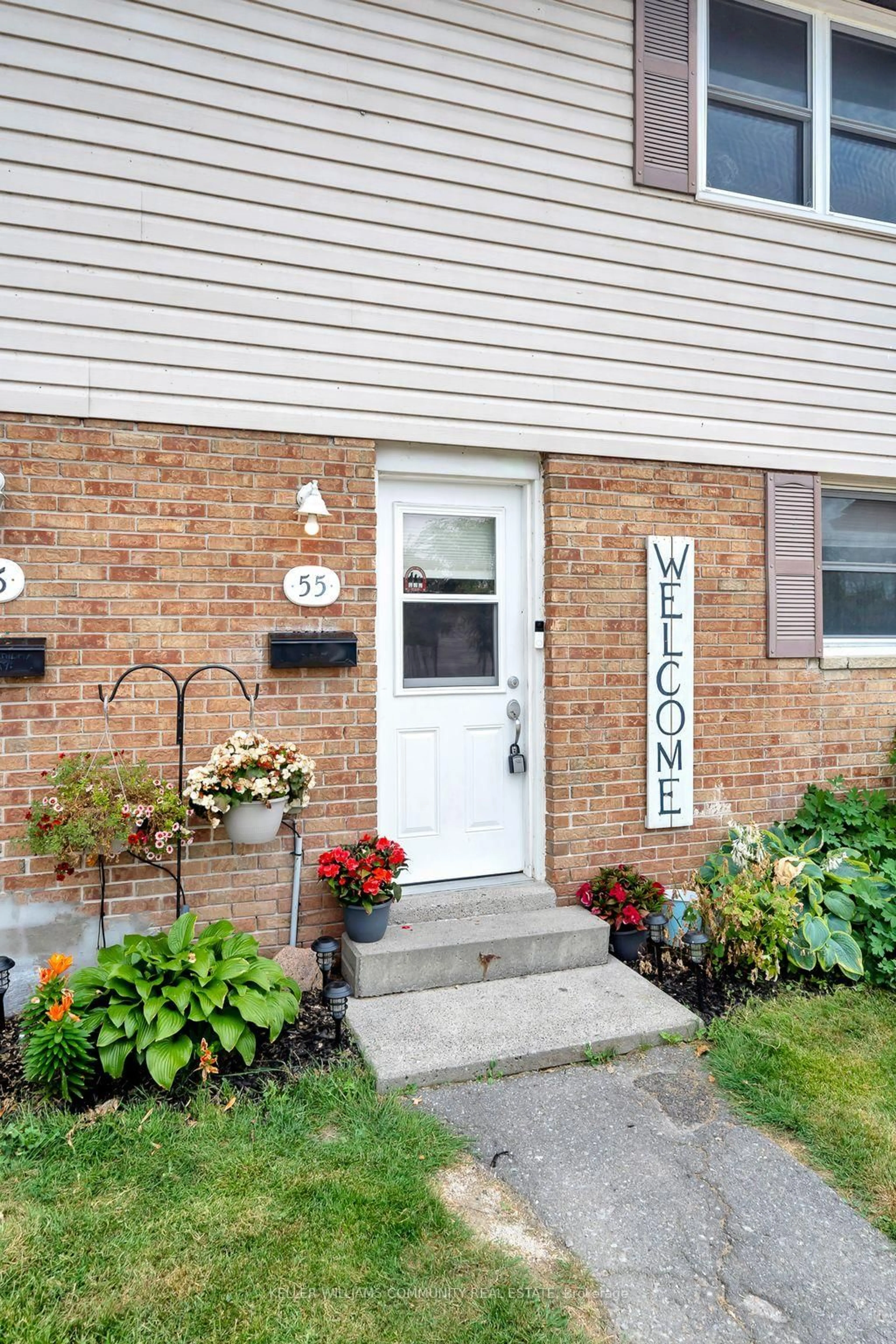 Indoor entryway for 996 Sydenham Rd #55, Peterborough South Ontario K9J 7V7