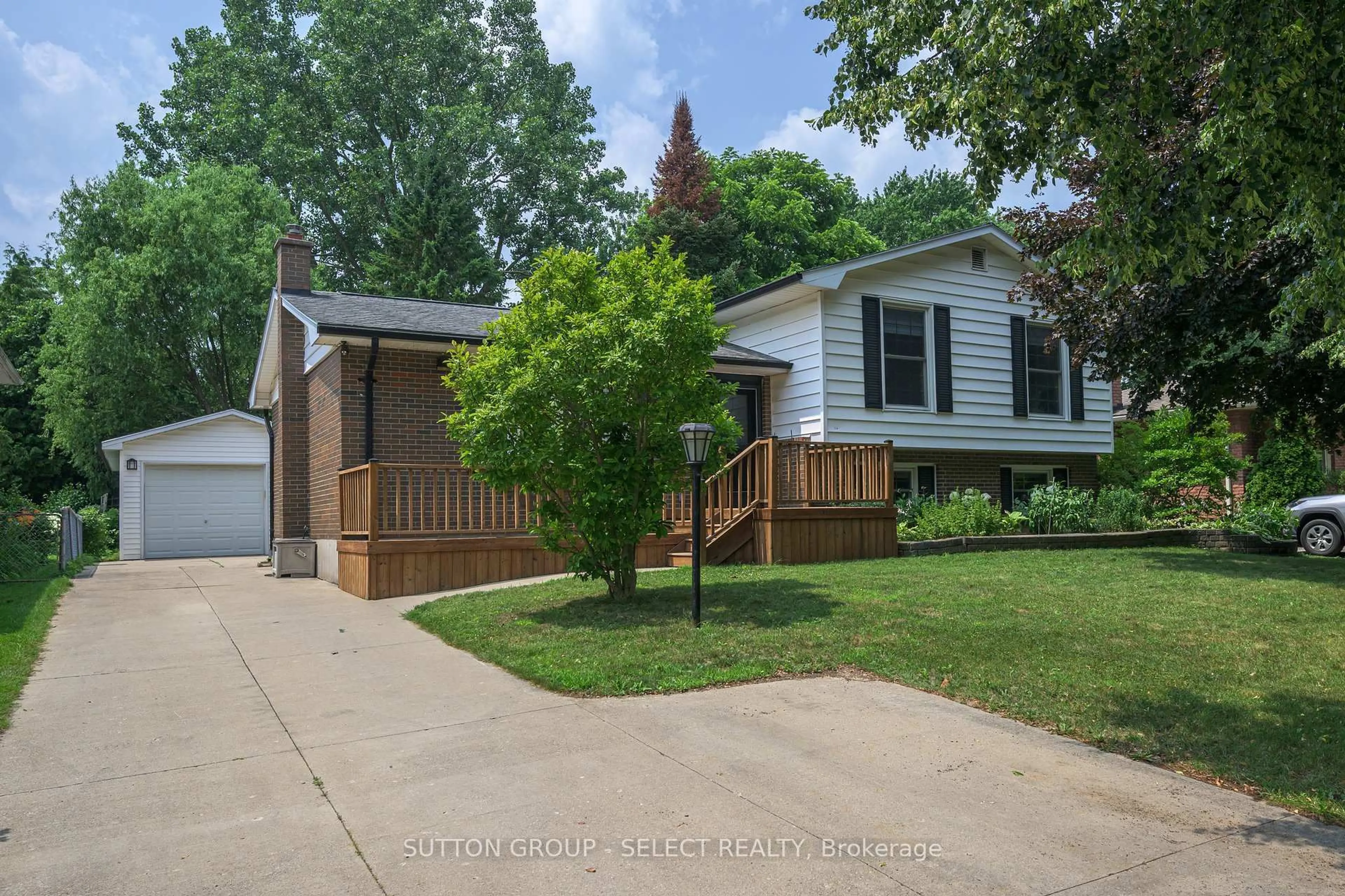 Home with vinyl exterior material, street for 47 Scotchpine Cres, London North Ontario N6G 2E1
