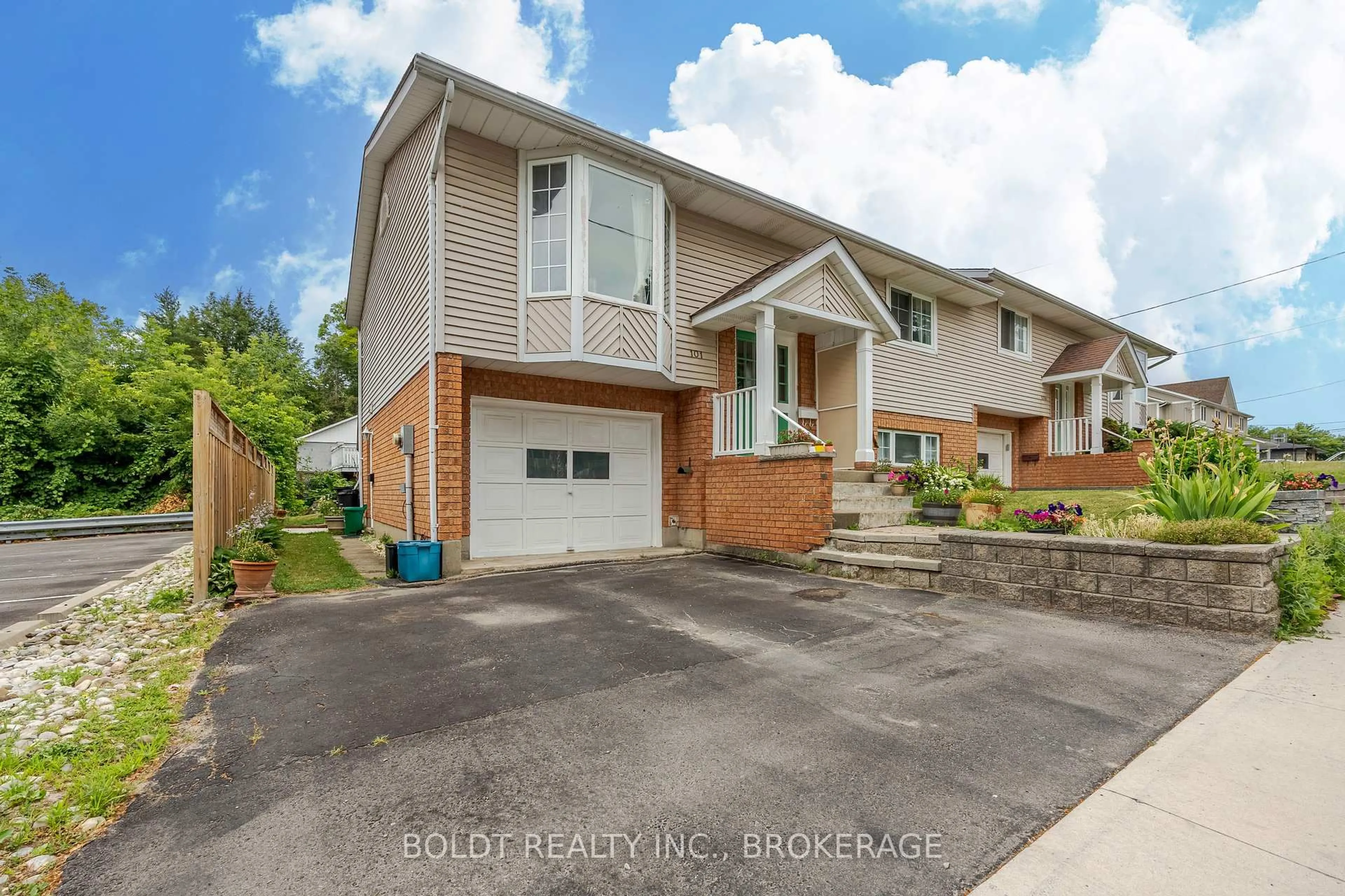 Unknown for 101 ARTHUR St, St. Catharines Ontario L2M 1H8