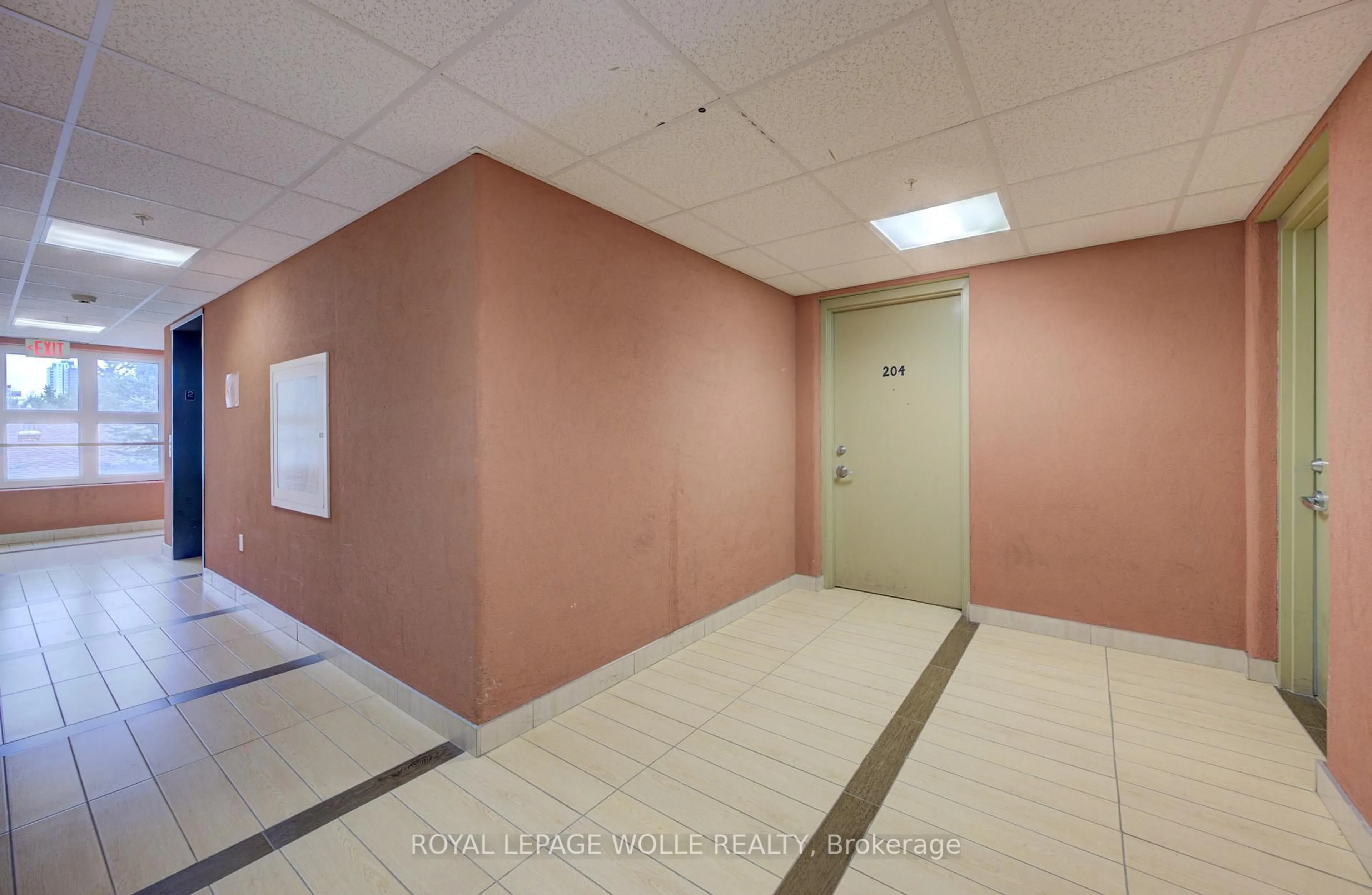 Indoor foyer for 392 Albert St #204, Waterloo Ontario N2L 3V1
