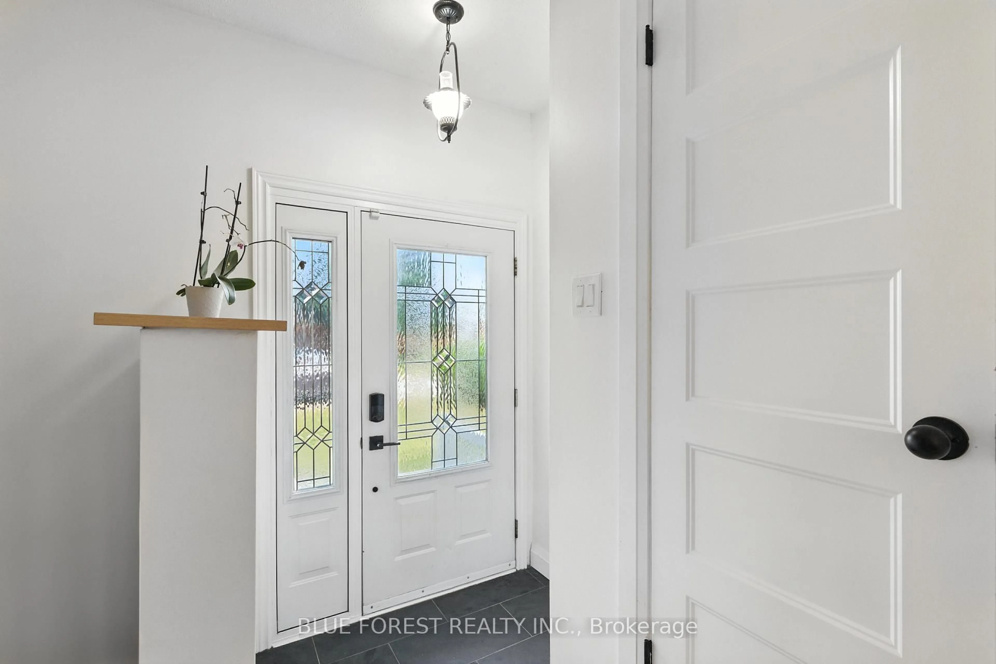 Indoor entryway for 7 Sparta St, St. Thomas Ontario N5R 5H1