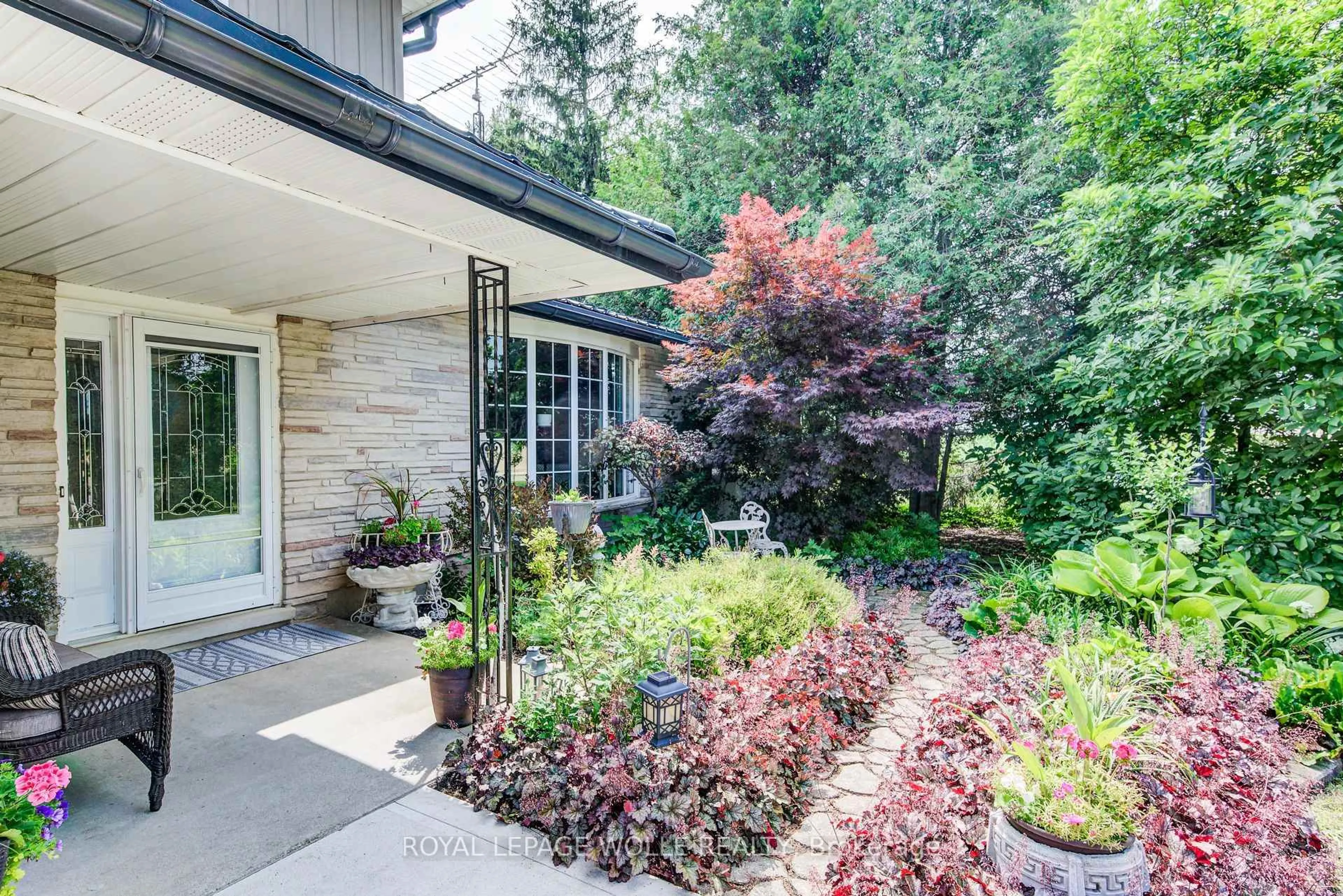 Patio, street for 1327 Puddicombe Rd, Wilmot Ontario N3A 2Z3