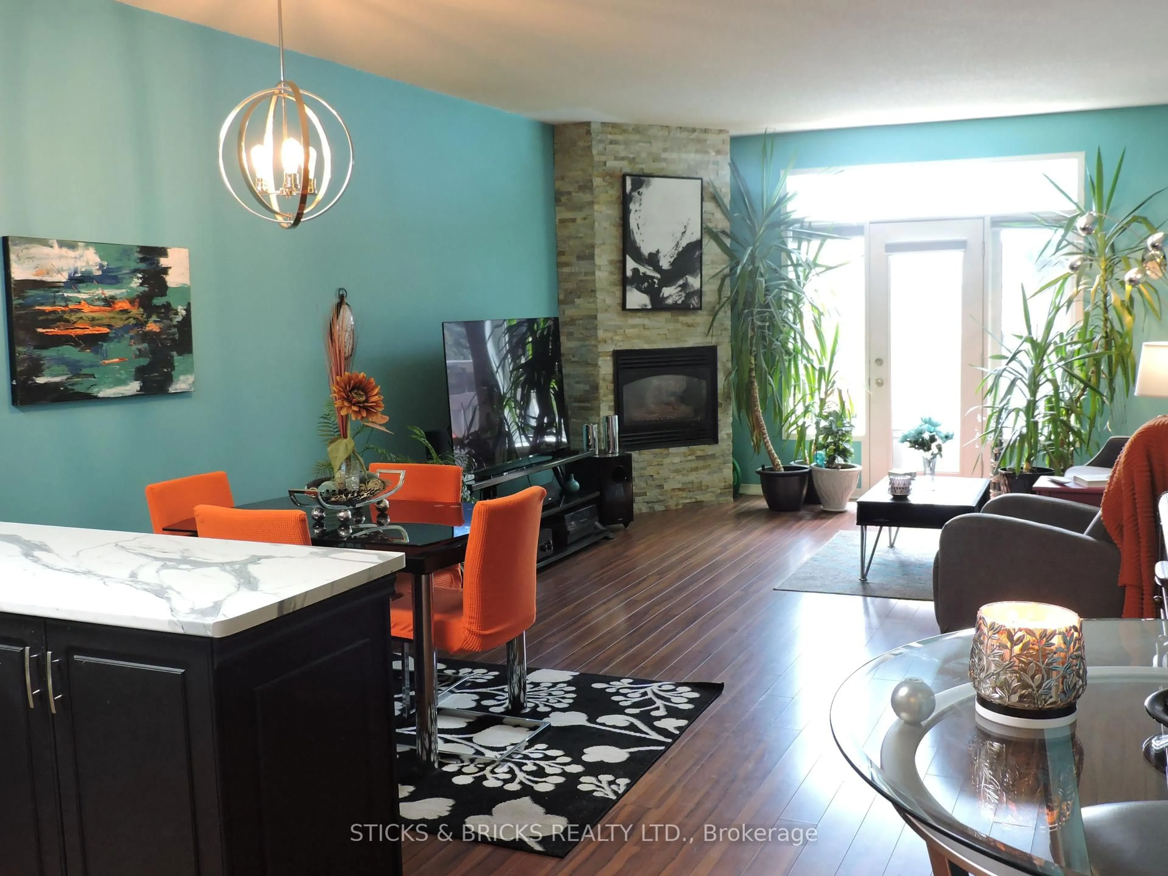 Living room with furniture, unknown for 5070 Drummond Rd #27, Niagara Falls Ontario L2E 6E4
