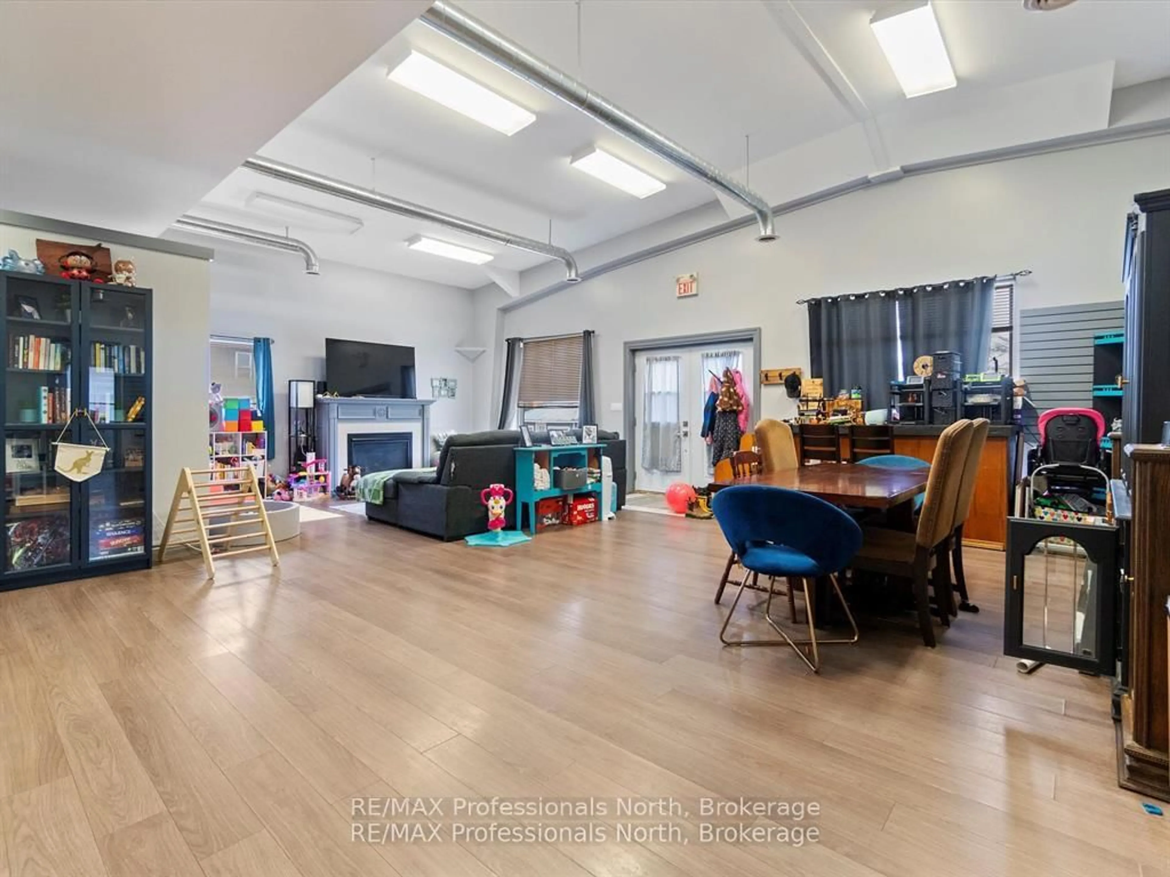Unknown for 950 Muskoka Rd, Gravenhurst Ontario P1P 1K3