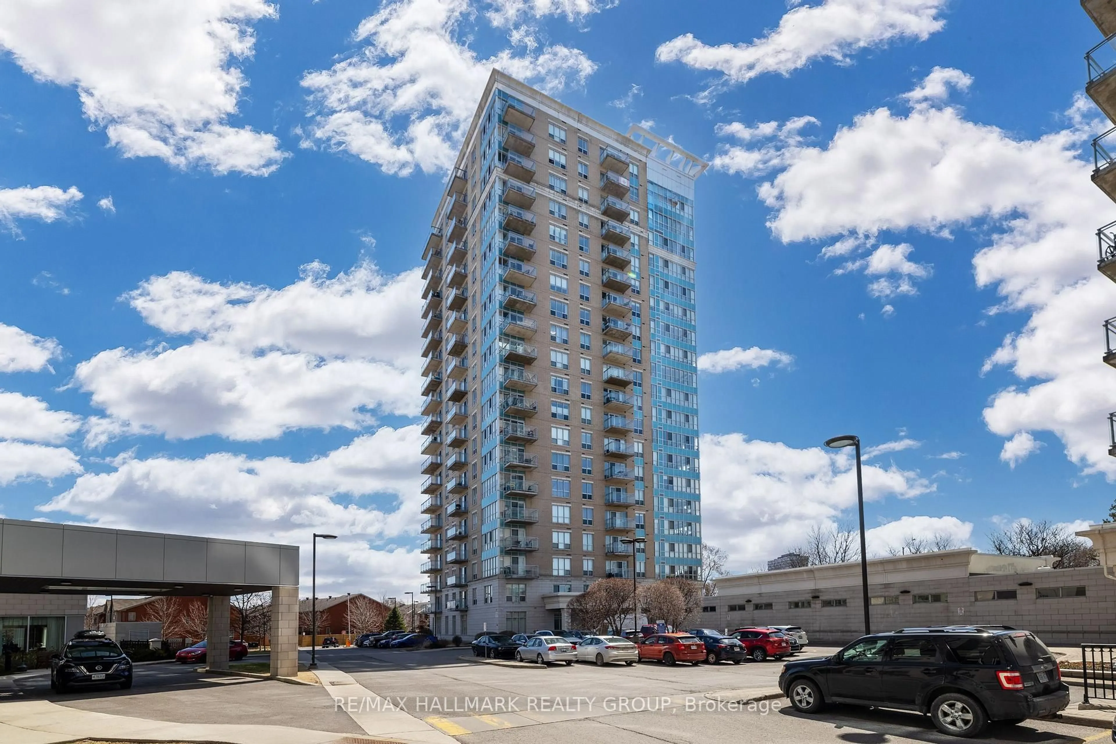 A pic from outside/outdoor area/front of a property/back of a property/a pic from drone, building for 90 Landry St #1304, Ottawa Ontario K1L 0A9