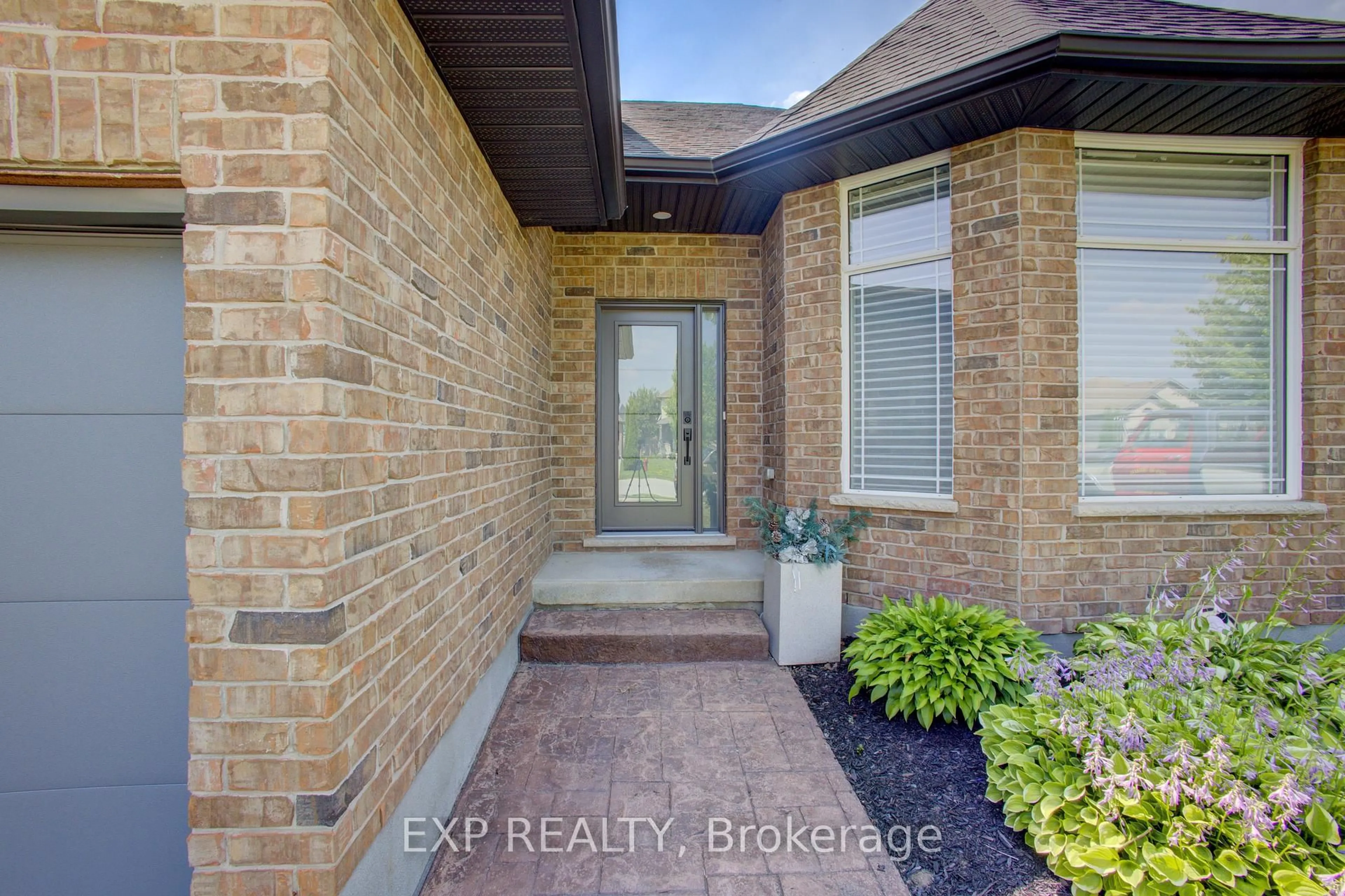 Indoor entryway for 128 Schmidt Dr, Wellington North Ontario N0G 1A0