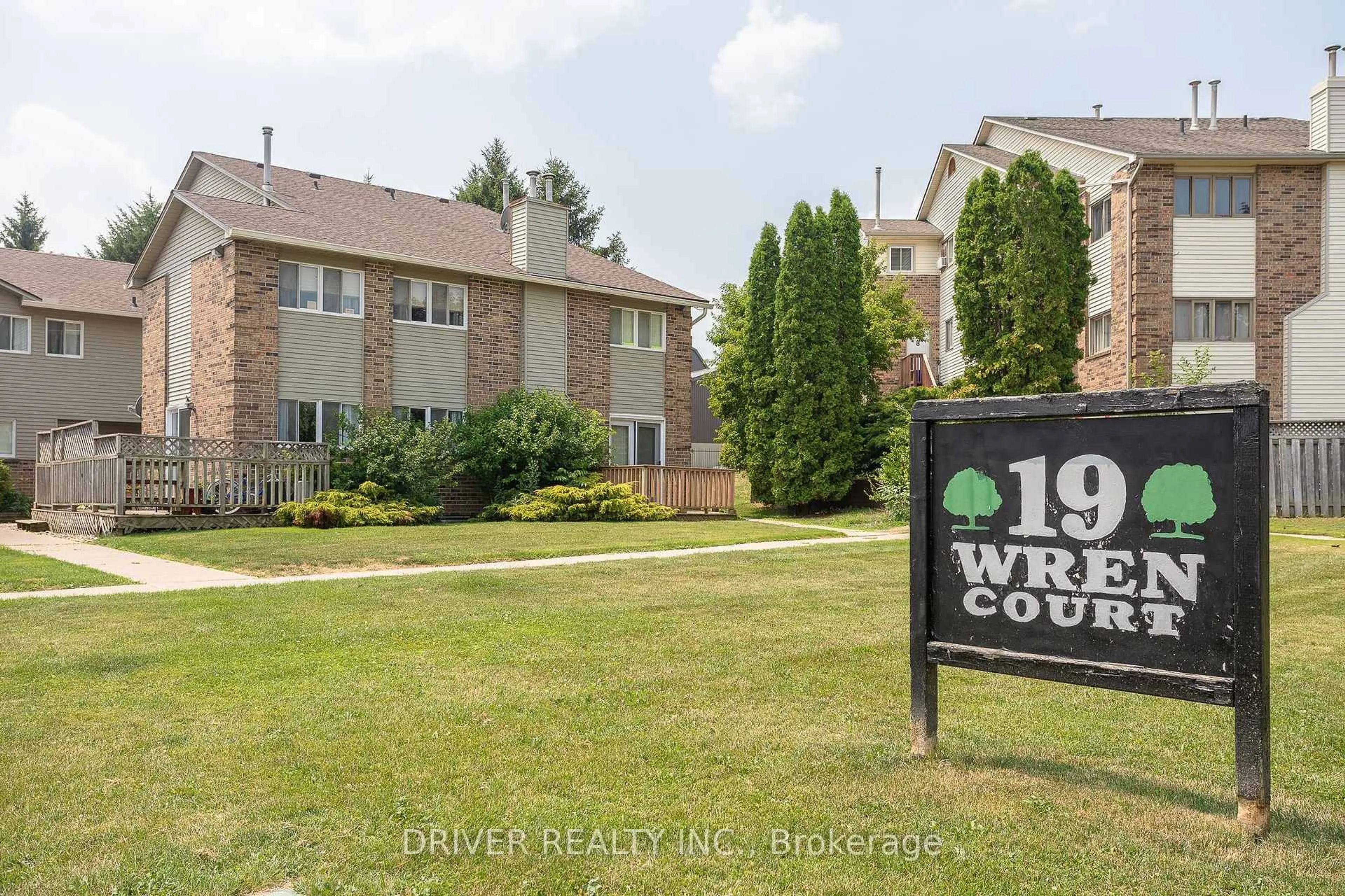 Patio, street for 19 Wren Crt #1, Tillsonburg Ontario N4G 5K2