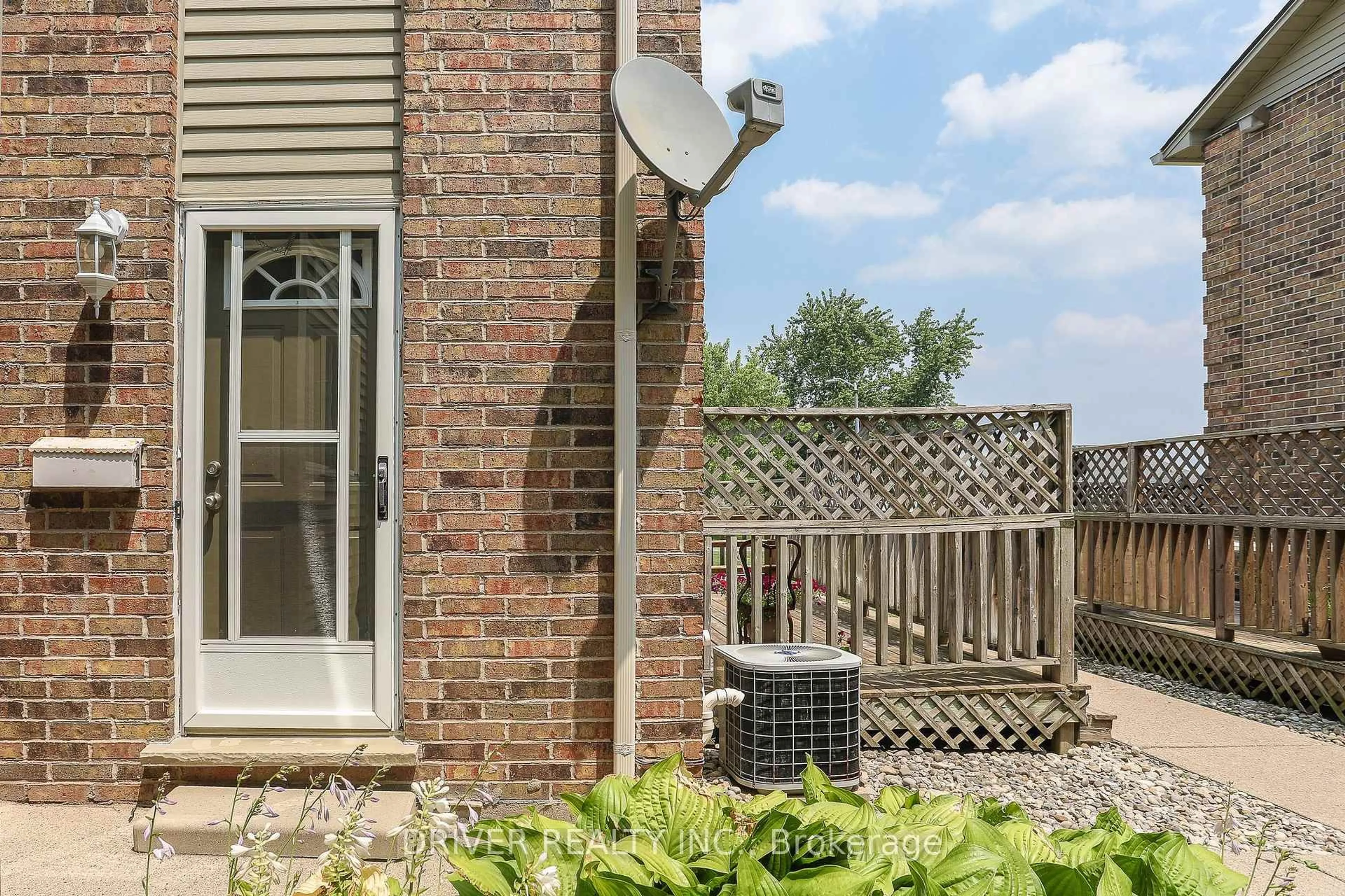 Patio, unknown for 19 Wren Crt #1, Tillsonburg Ontario N4G 5K2